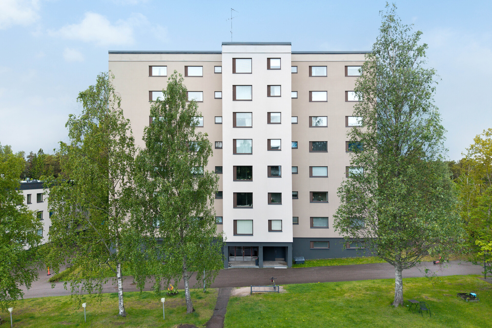Asunto sijaitsee hissitalon 6. kerroksessa.