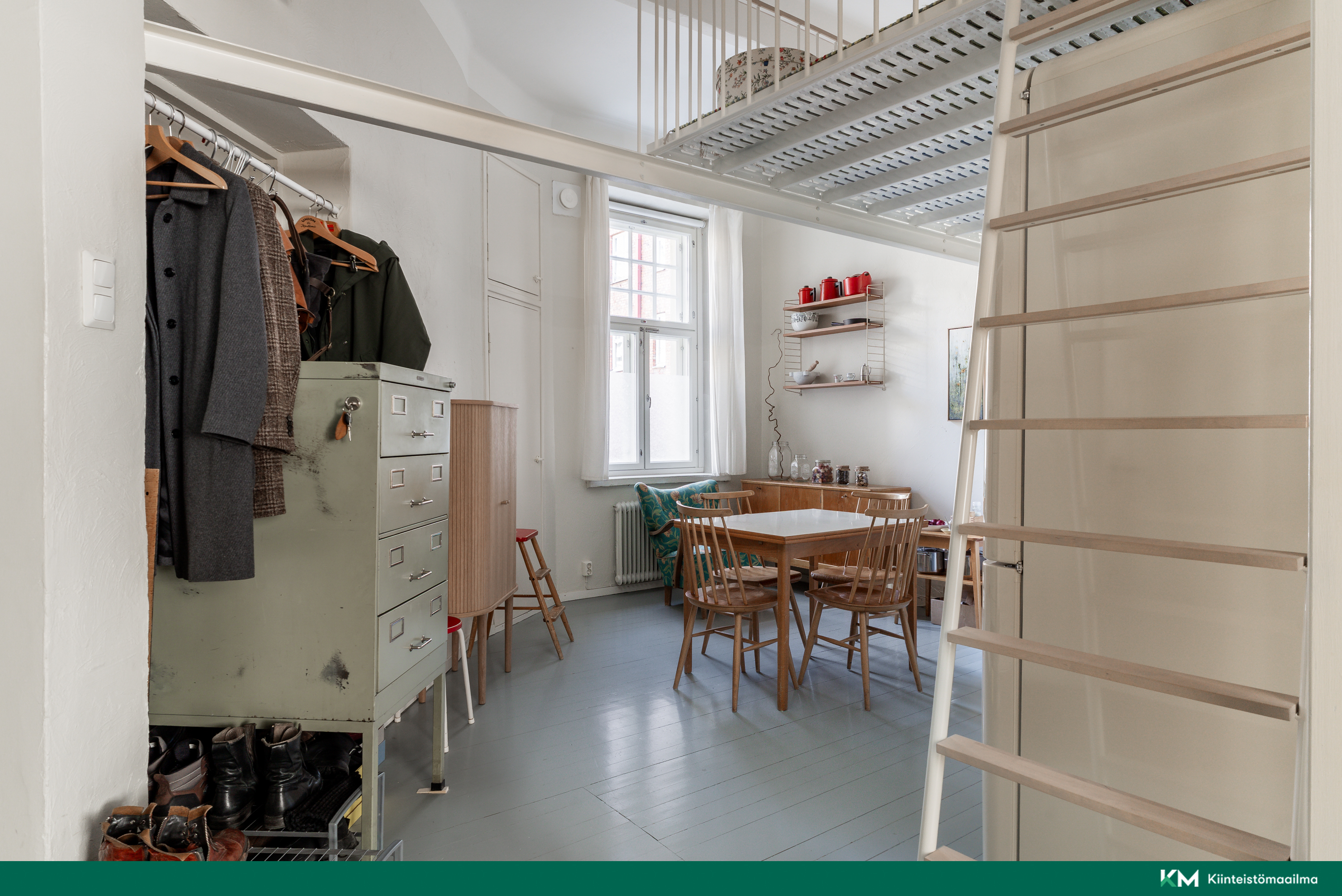 Keittiön yläpuolella parvi