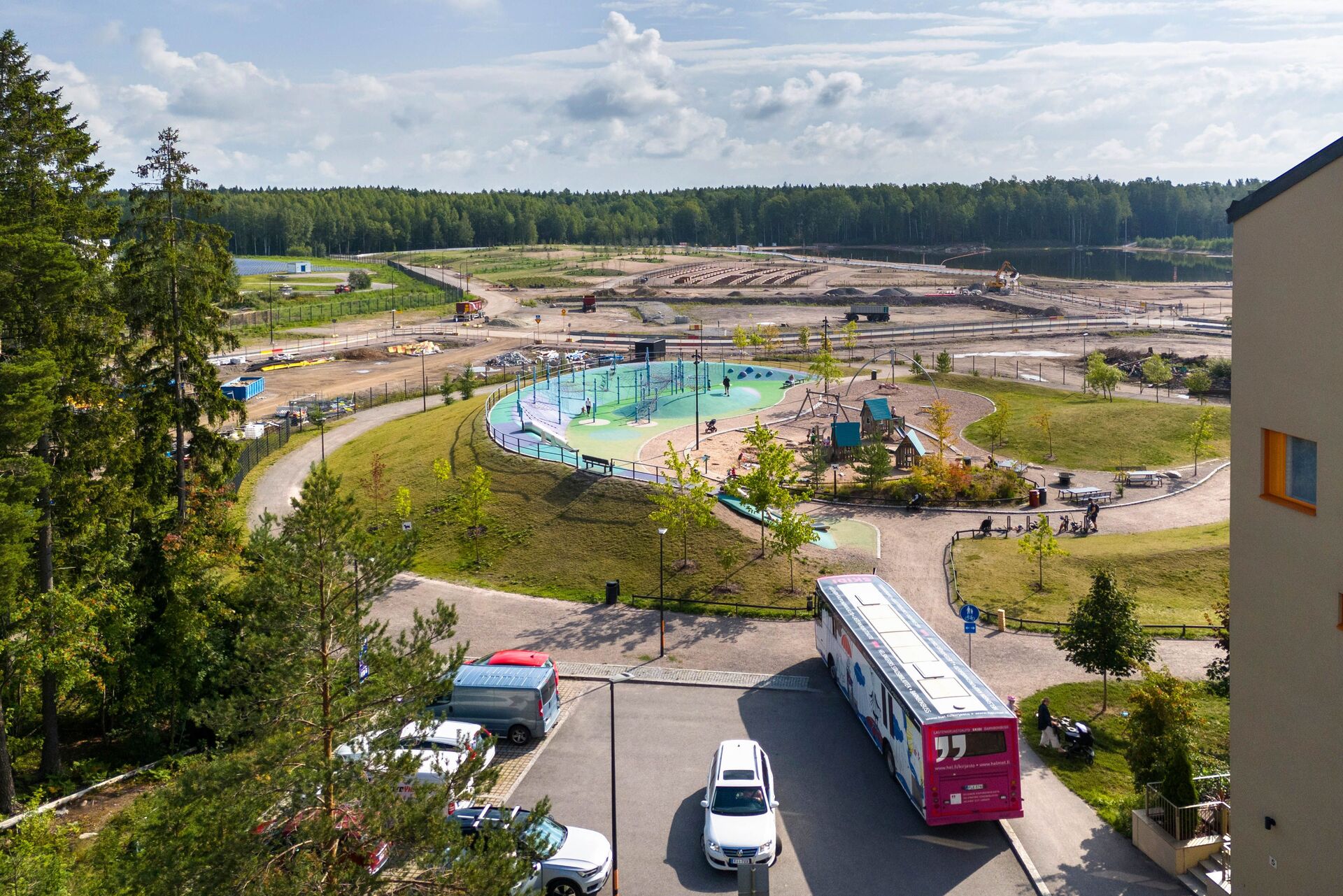 Taidemaalarinkatu 16, Hakuninmaa, Helsinki