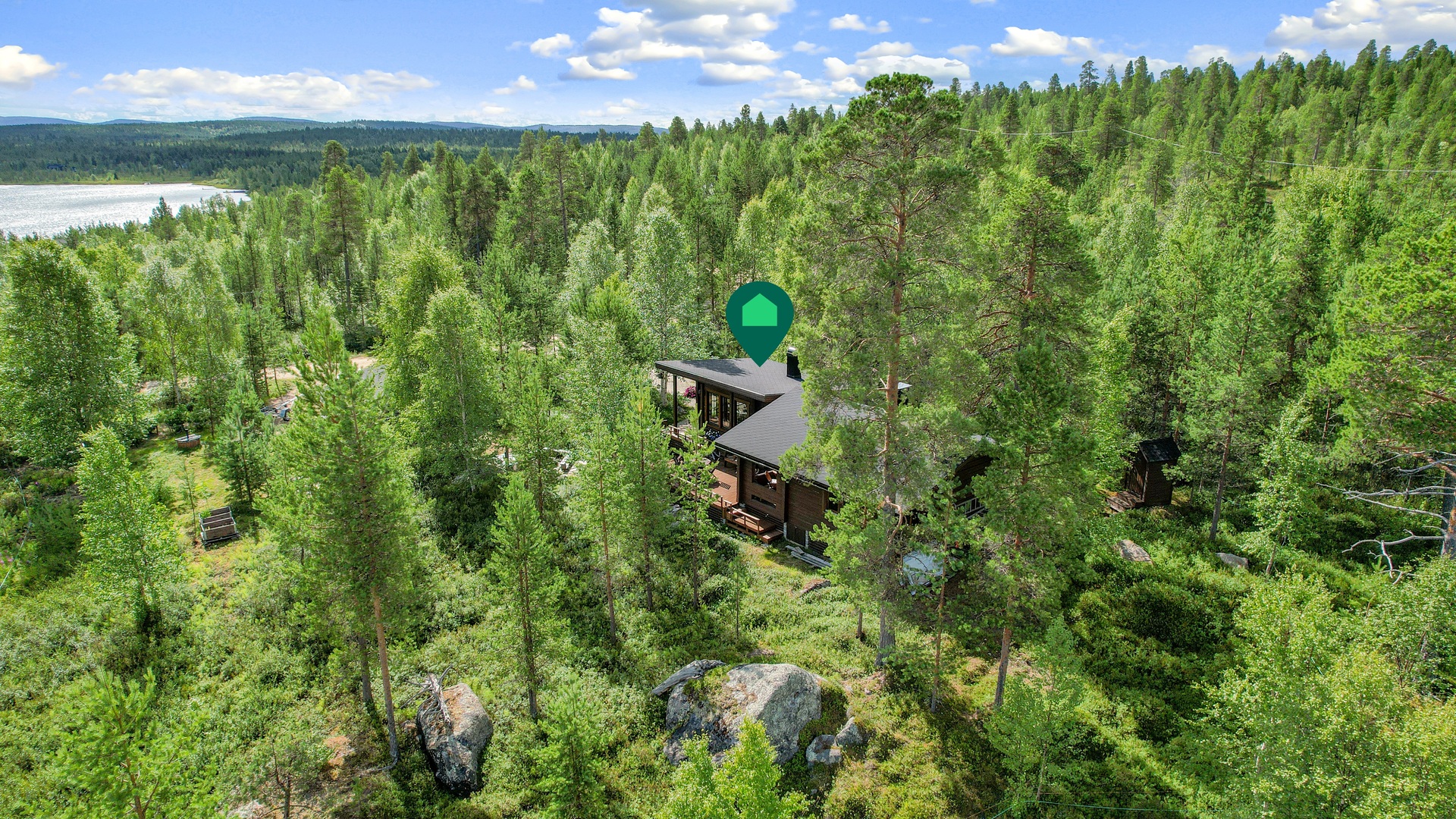 Luonnonläheinen sijainti lähellä Inarijärveä