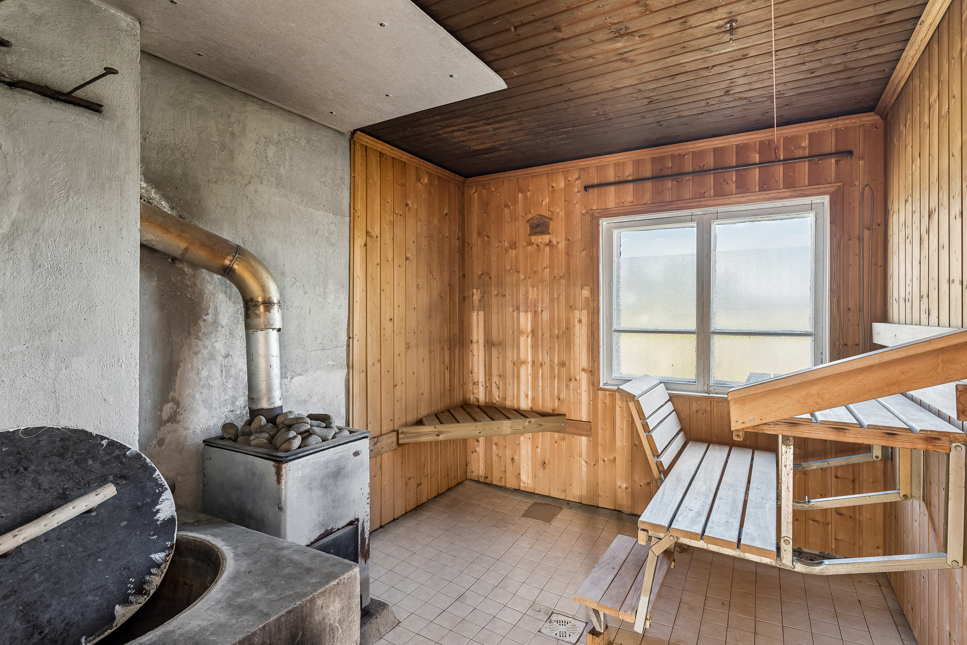 Piharakennuksen sauna