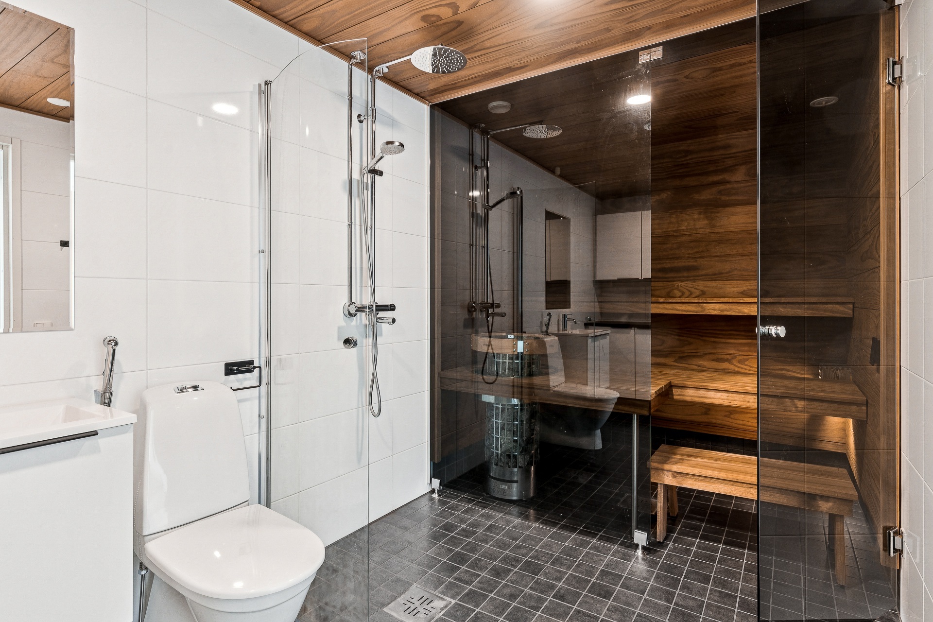 Kylpyhuone ja sauna