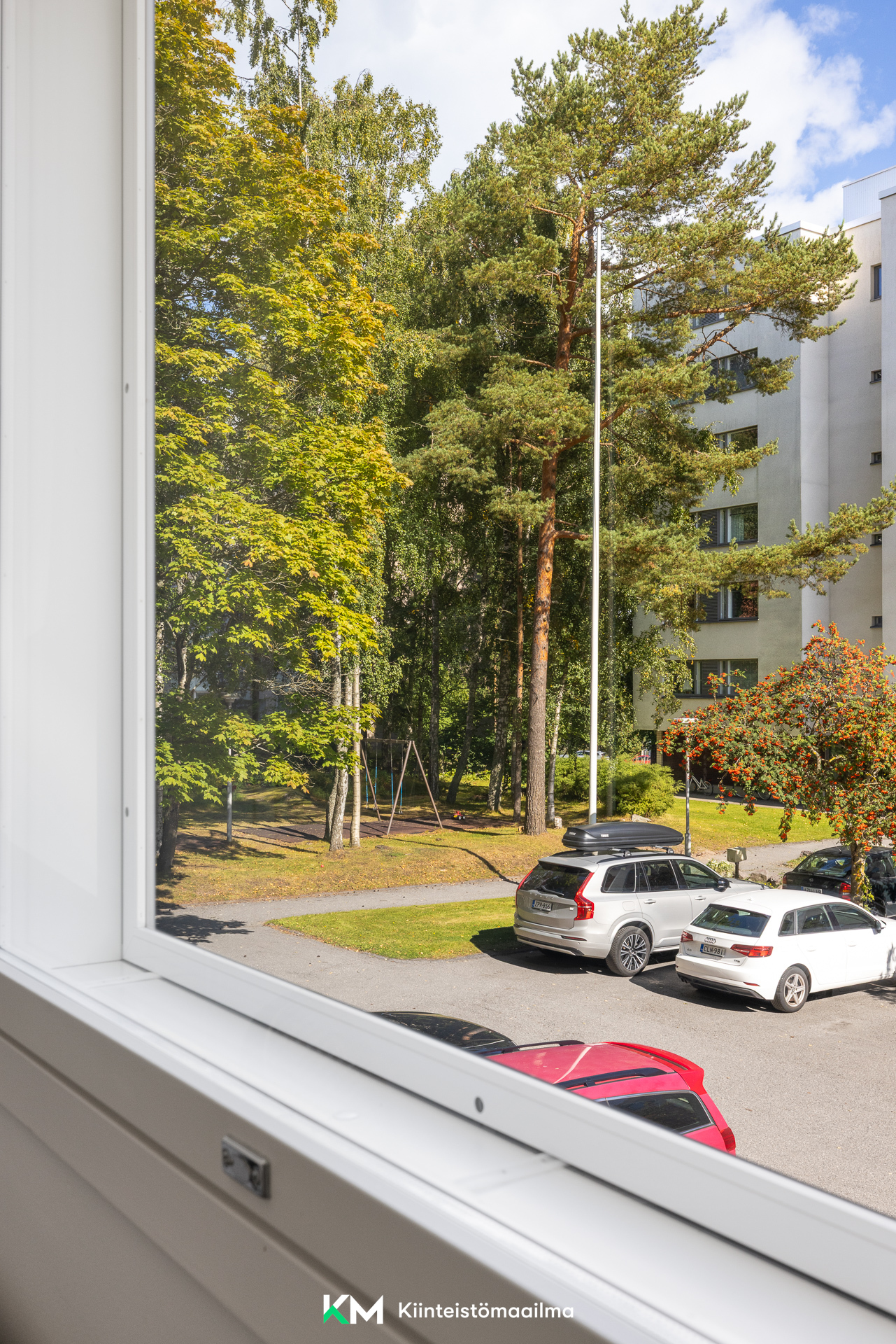 Ikkunanäkymiä keittiöstä