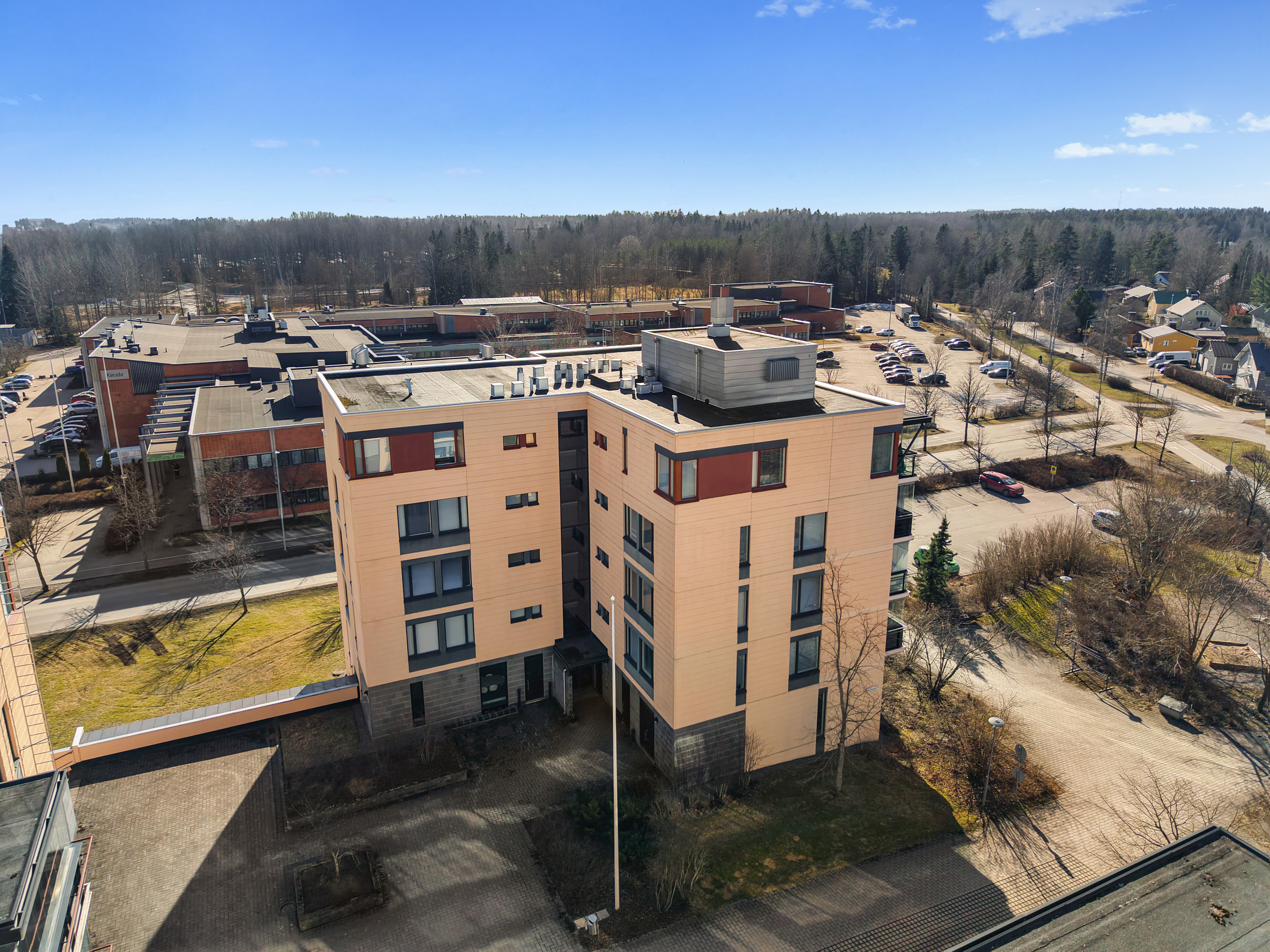 Ilmakuvaa taloyhtiöstä.