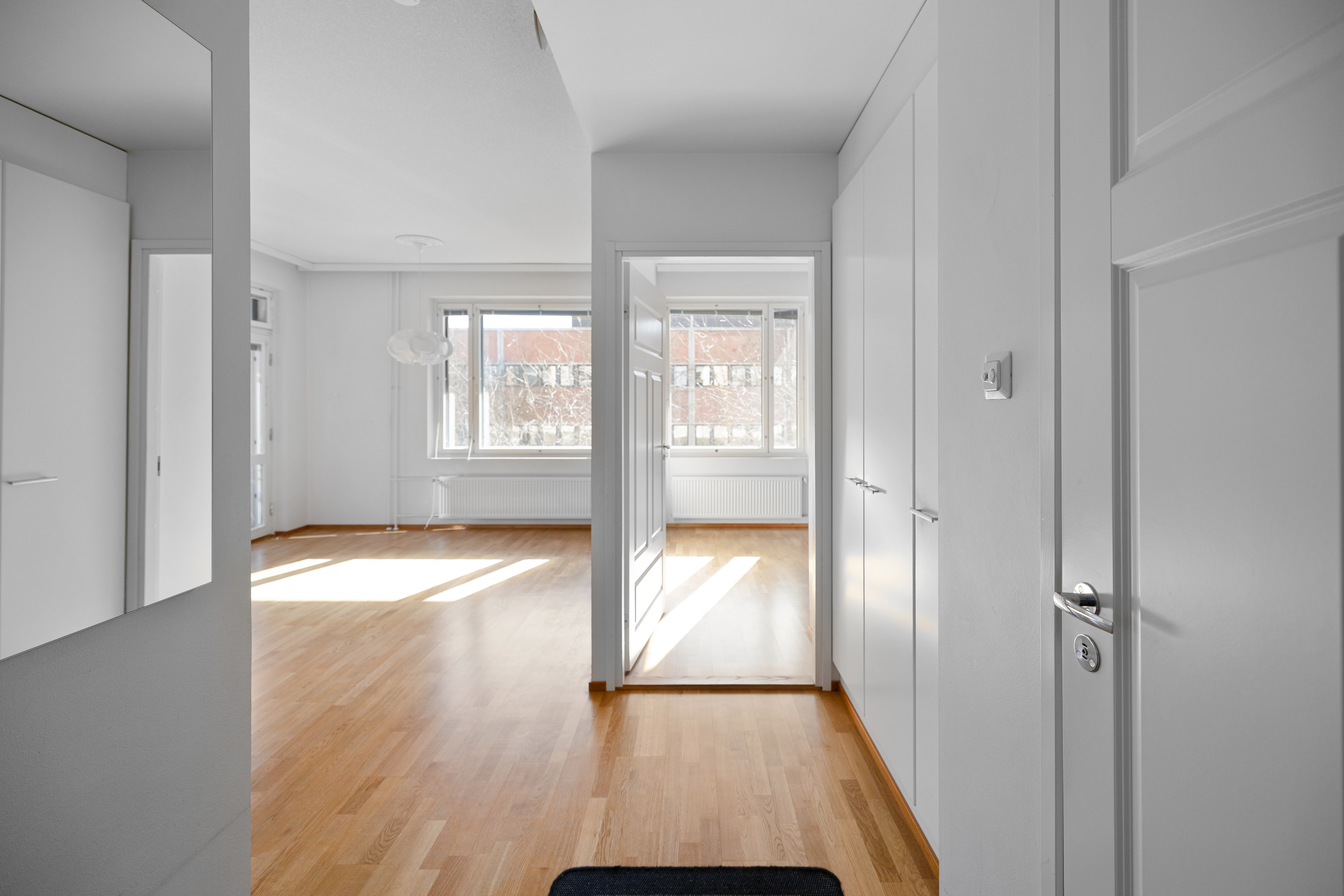 Näkymä eteisestä.