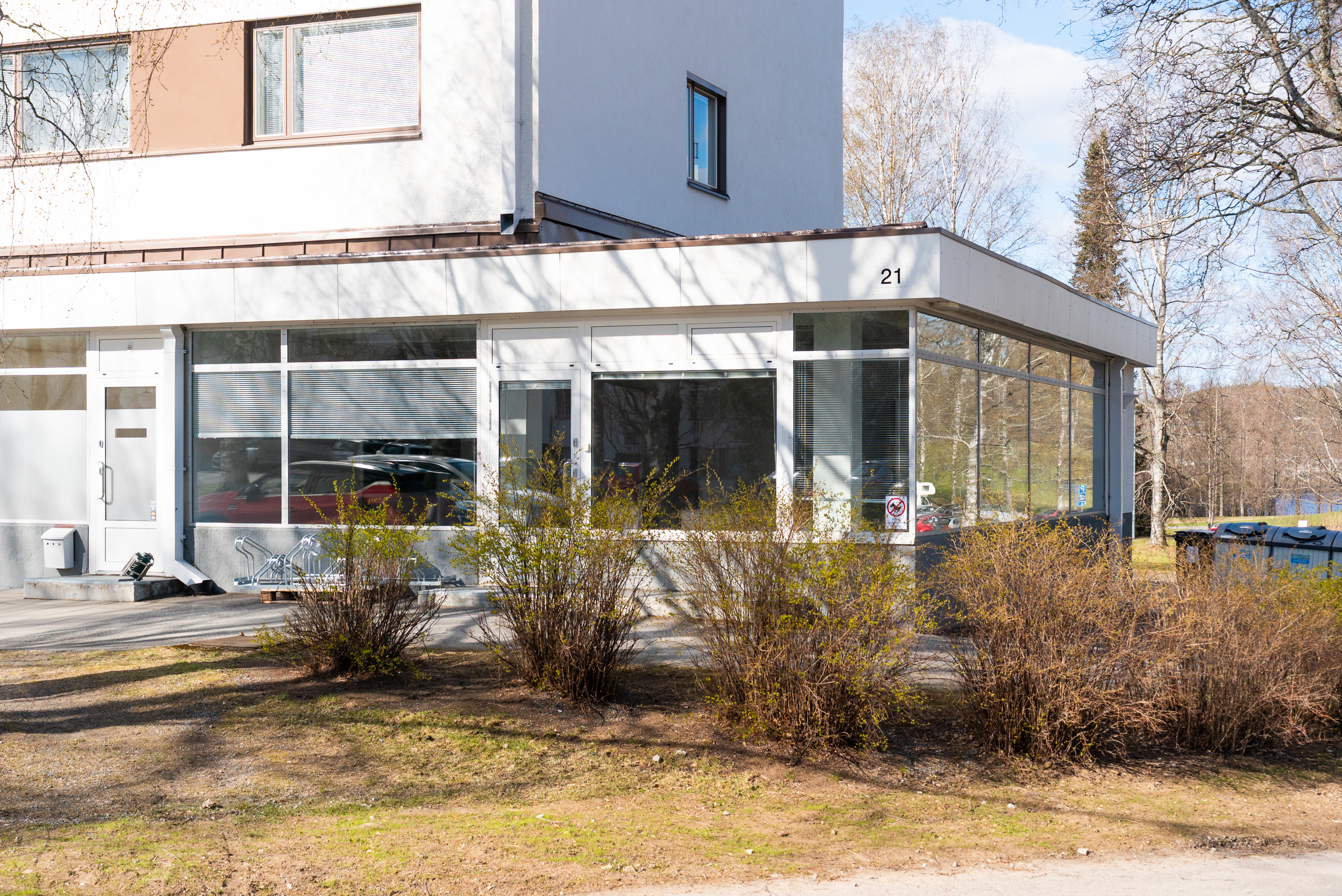 Liiketilassa huippunäkyvyys näyteikkunoiden ansiosta