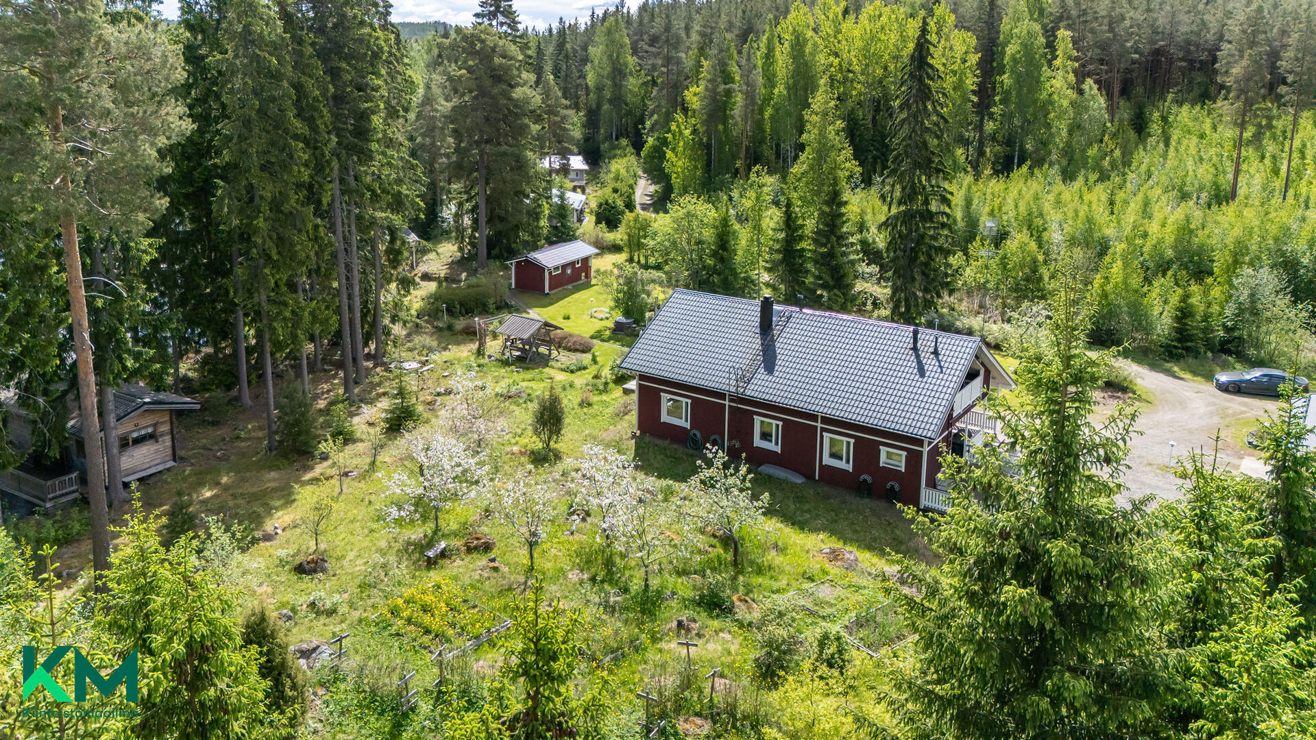 julkisivu takapiha