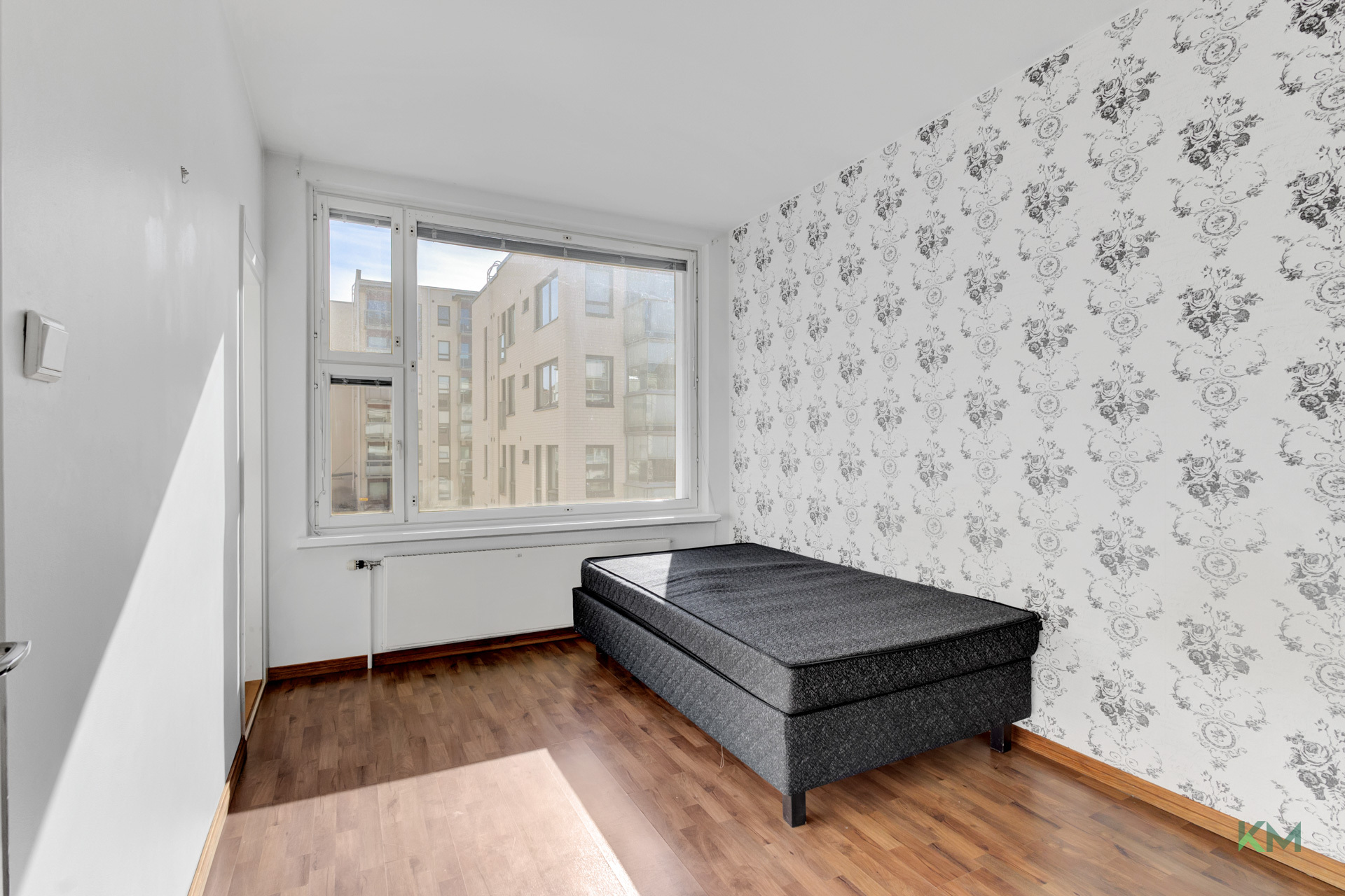 Makuuhuoneesta myös käynti parvekkeelle