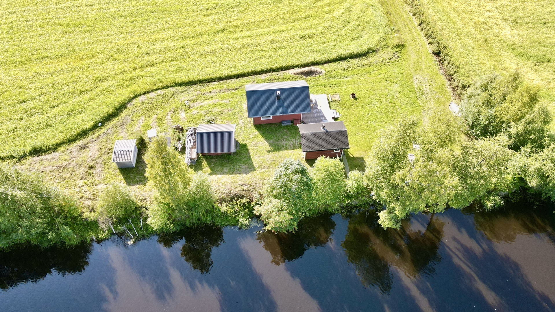 Rakennukset rannalla