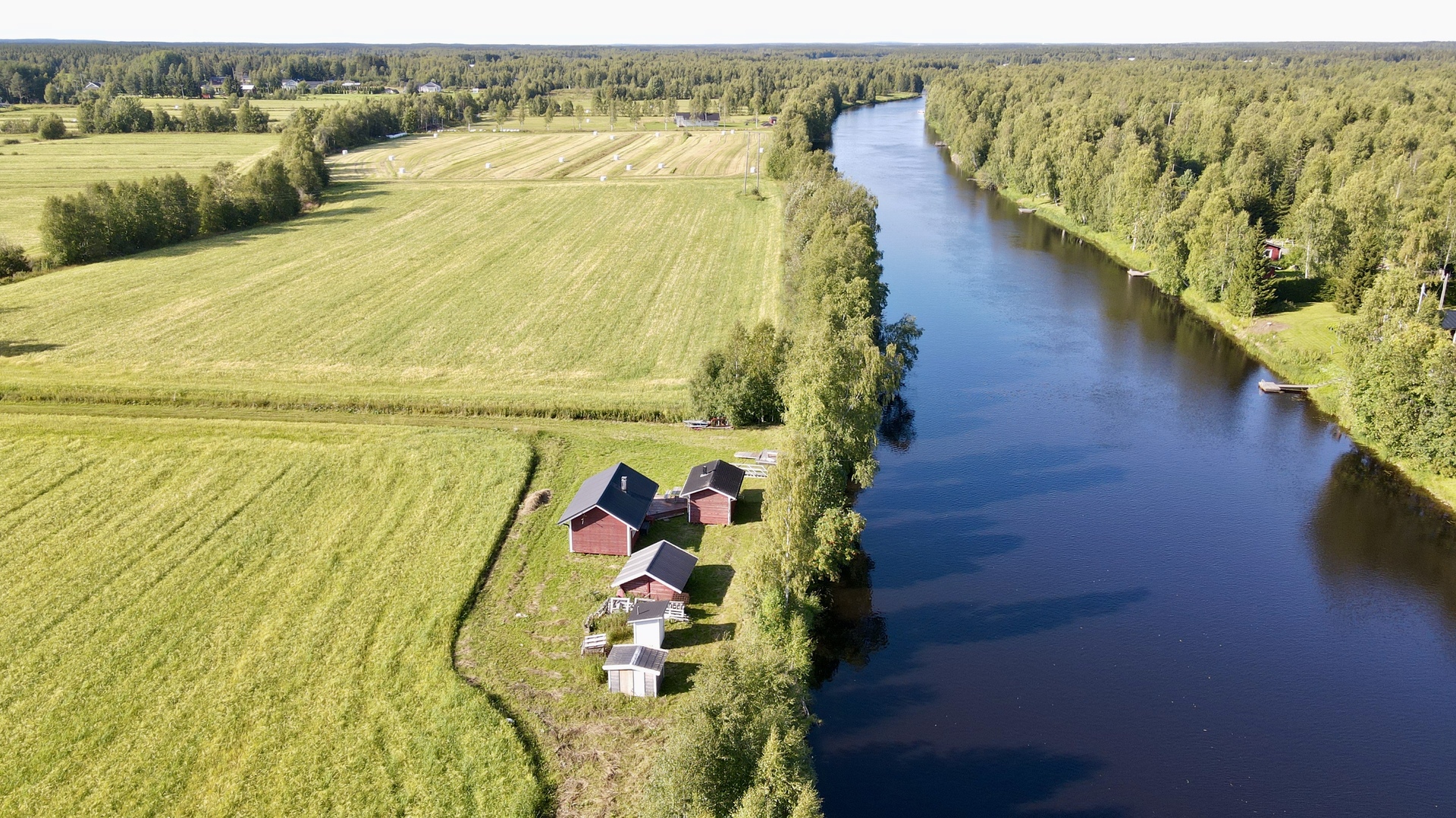 Liakanjoen ranta.