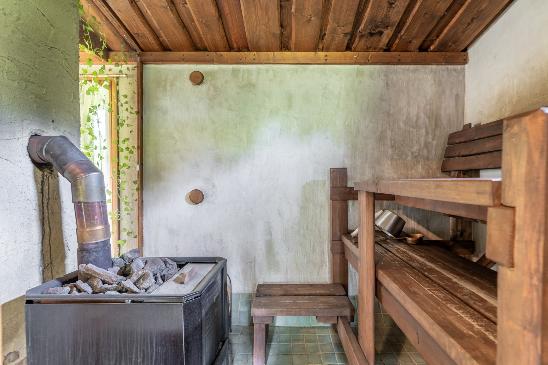 Puulämmitteinen sauna