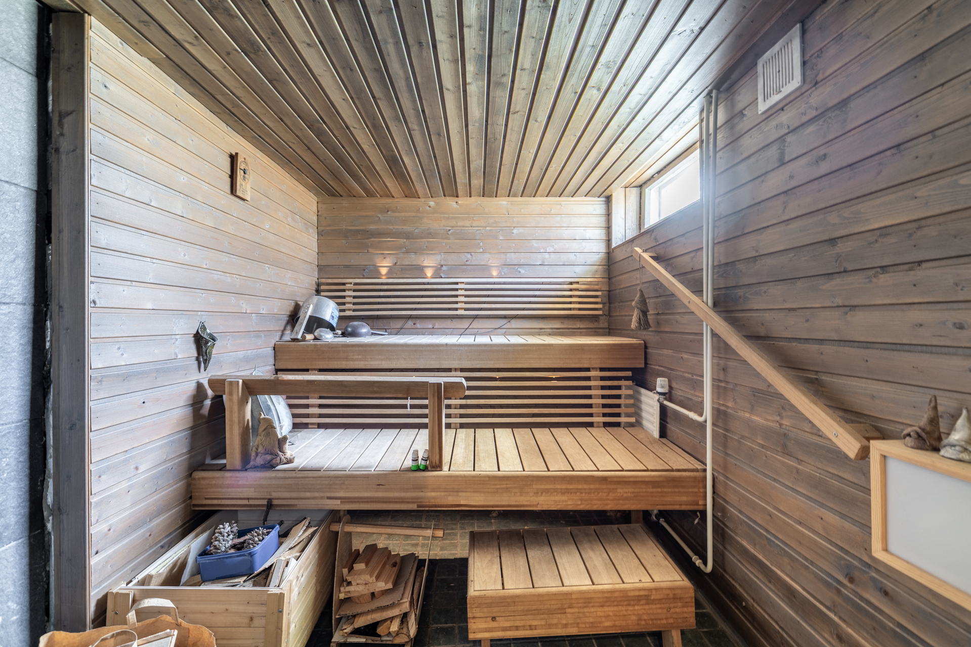 Kellarikerroksen sauna