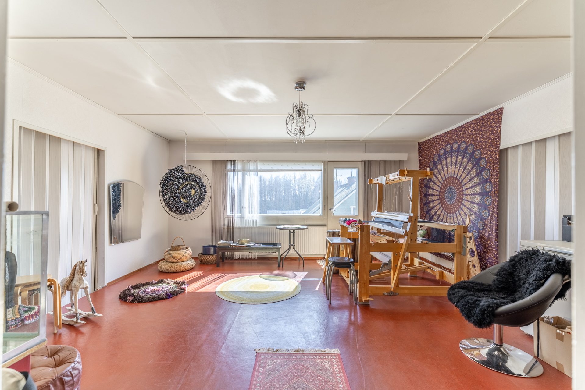 Yläkerran olohuonetta