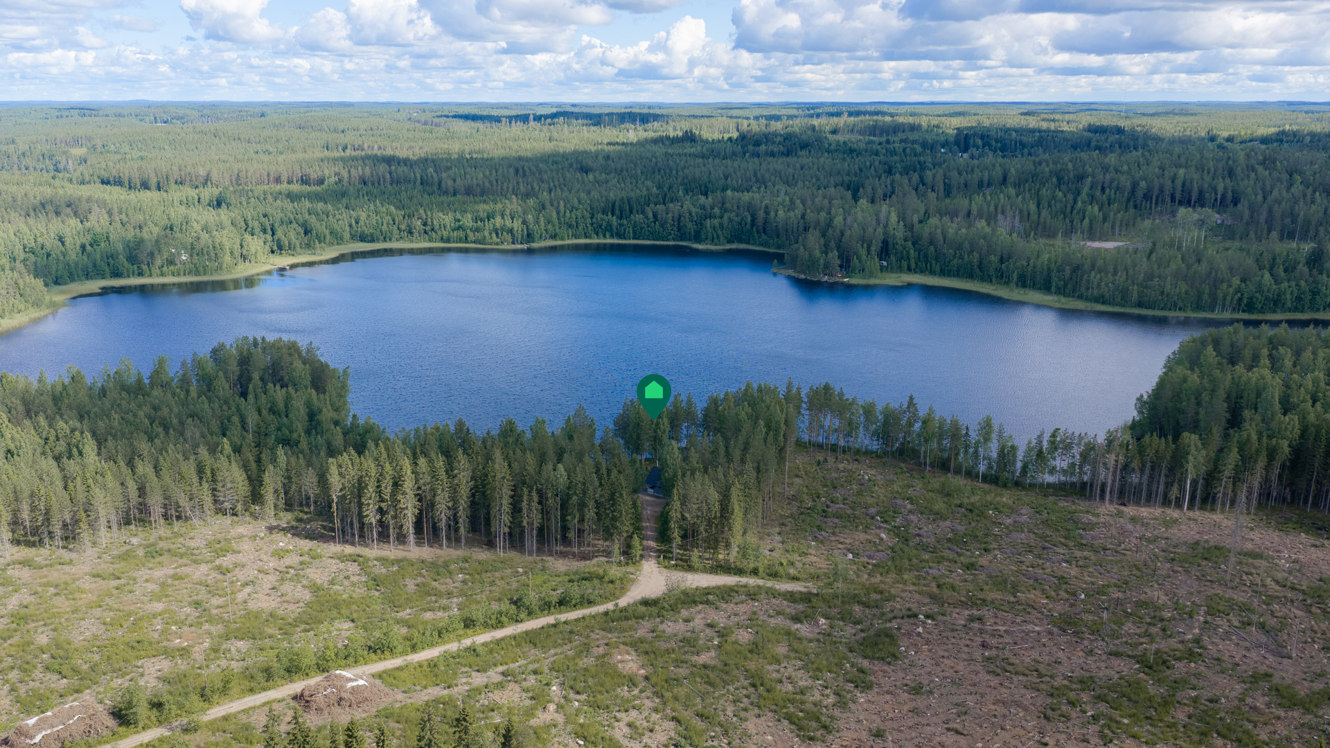 Samassa kaupassa myydään myös viereinen tontti