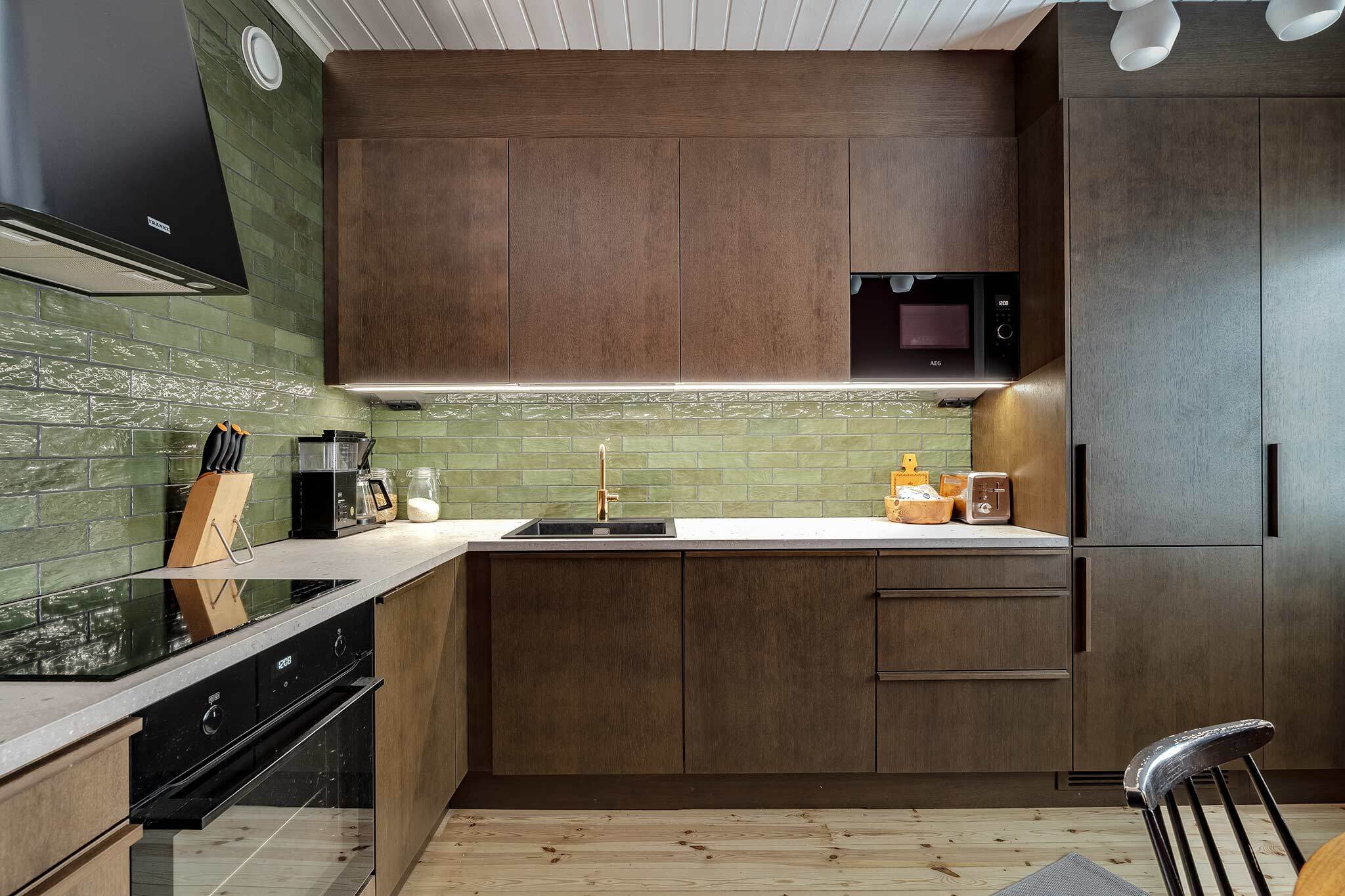 Tyylikäs keittiö on remontoitu vuonna 2023