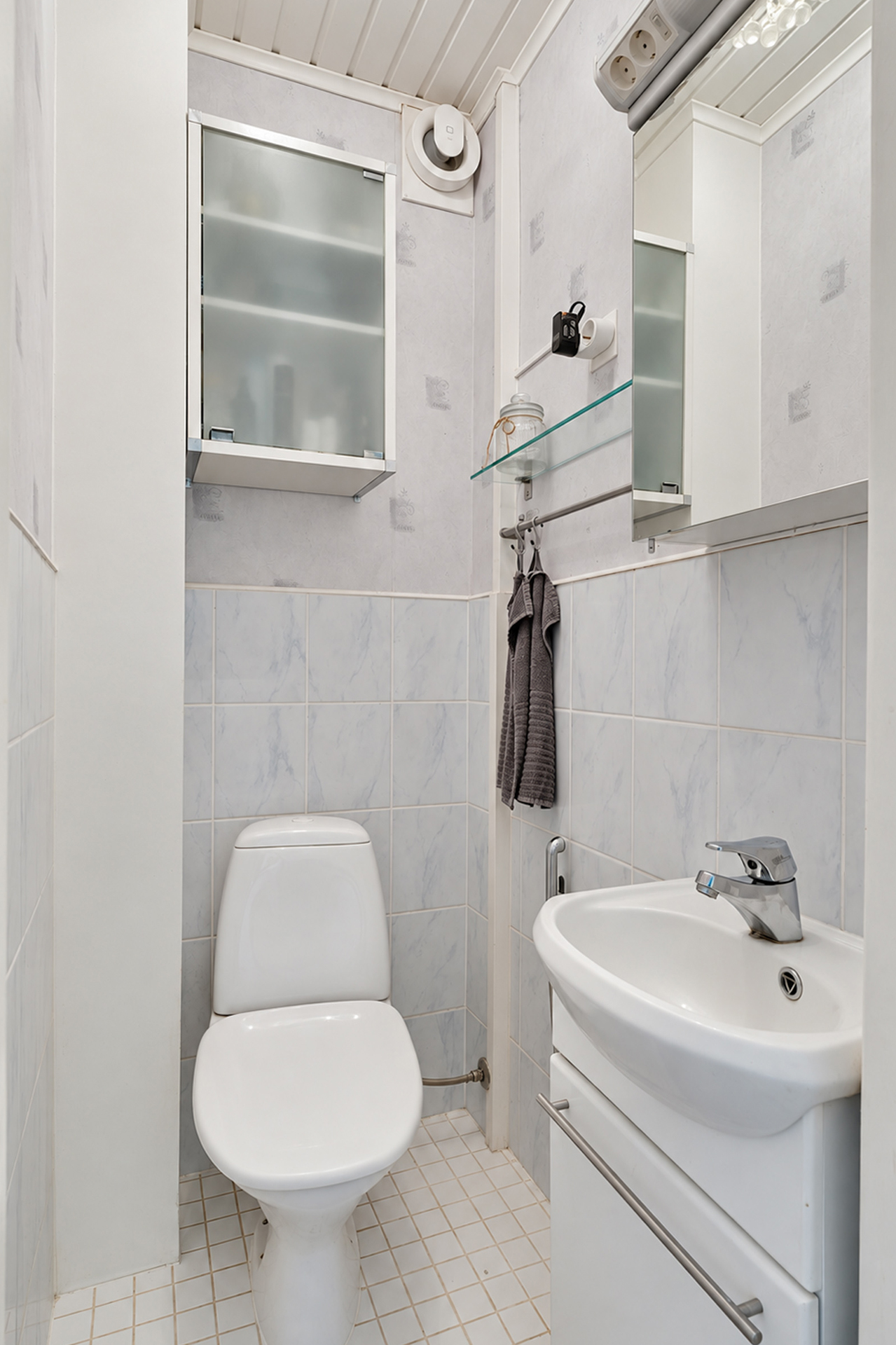 Erillinen wc keskikerroksessa