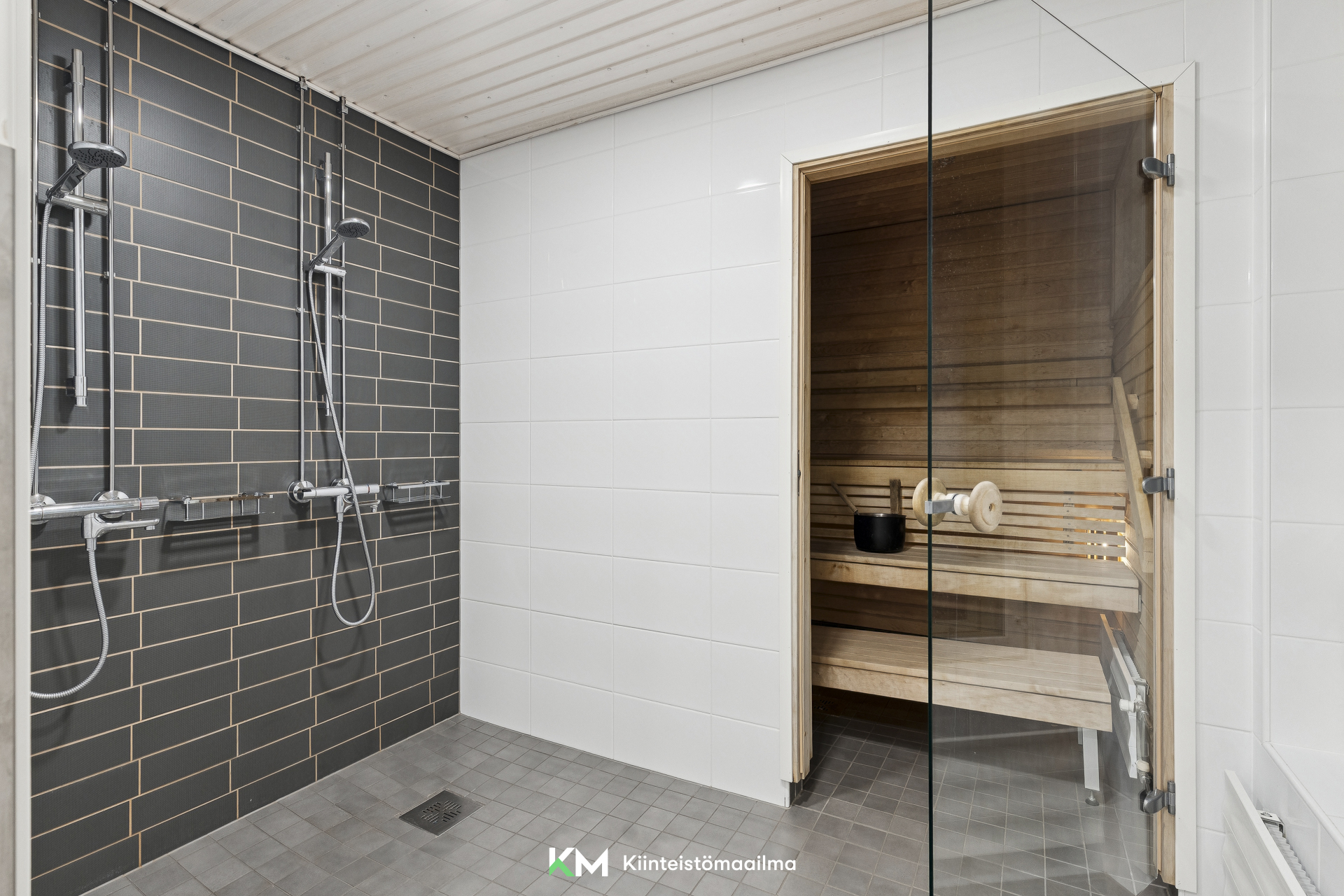 Taloyhtiön suihkuhuone