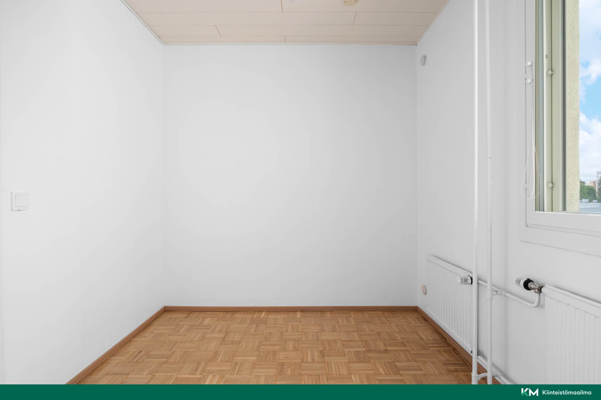 Avoin huone yhteydessä olohuoneeseen, open space next to living room