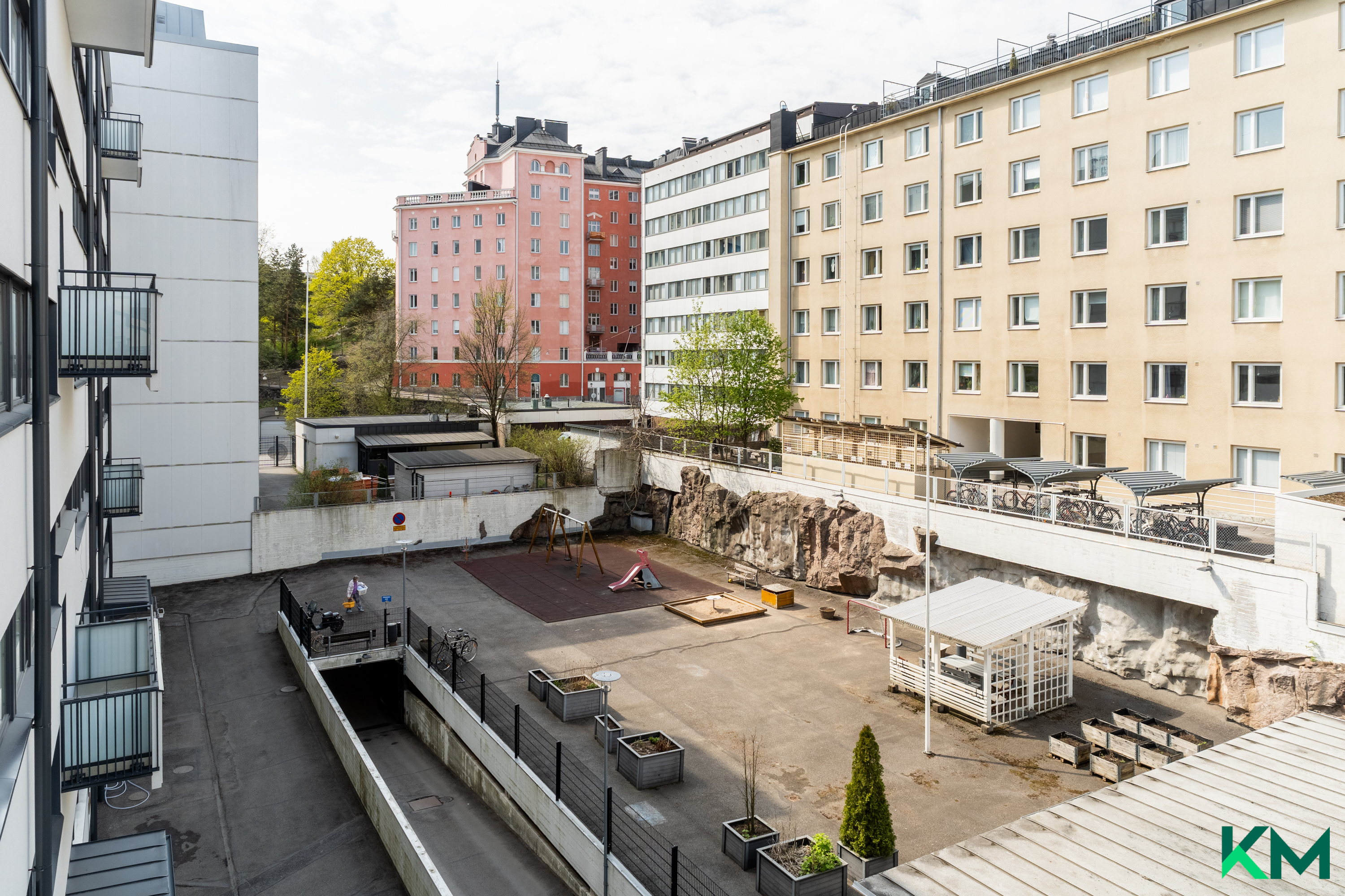 Iso sisäpiha