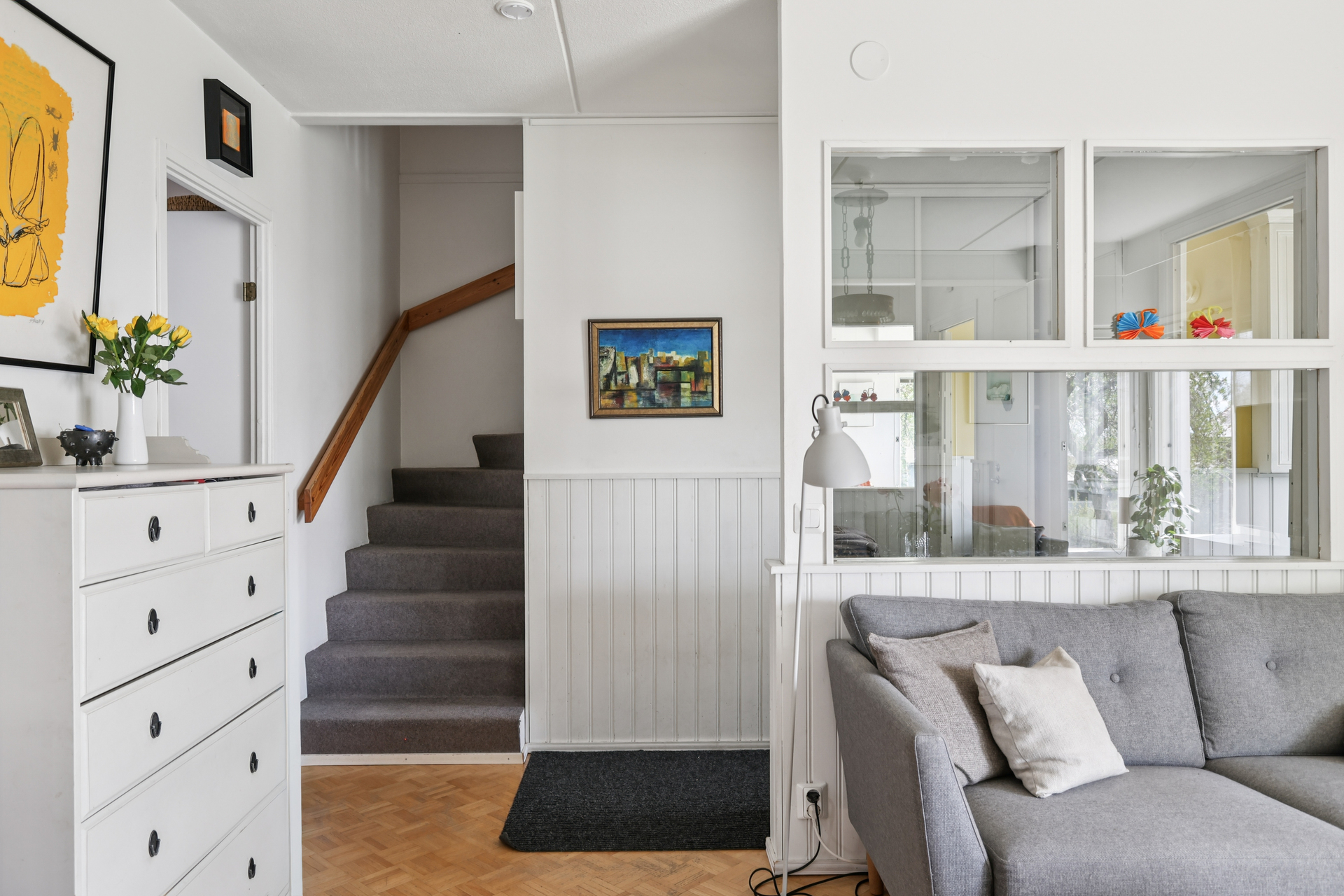 Eteinen, portaat yläkertaan
