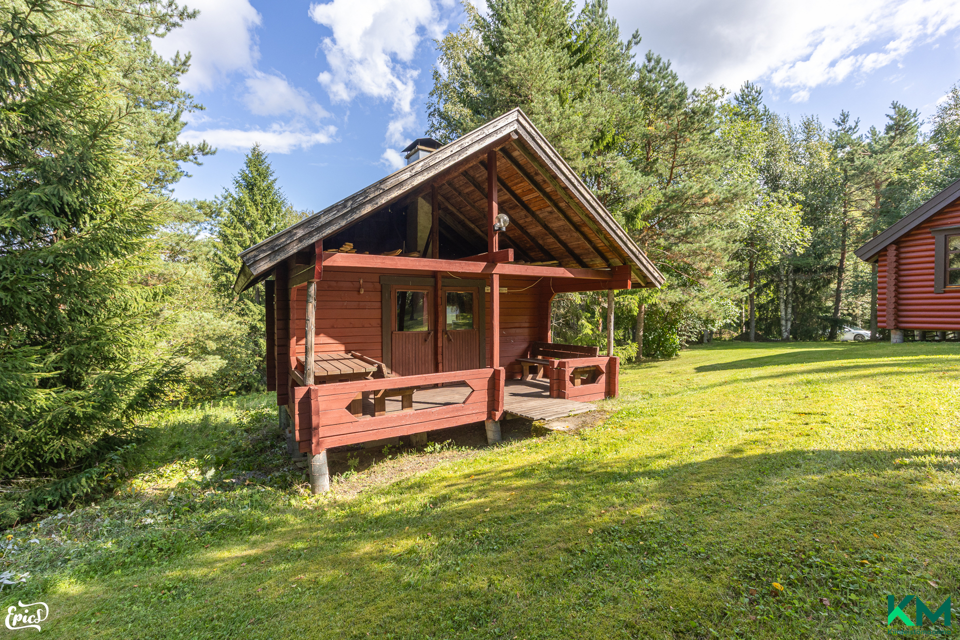 Pienempi mökki noin 12 m2