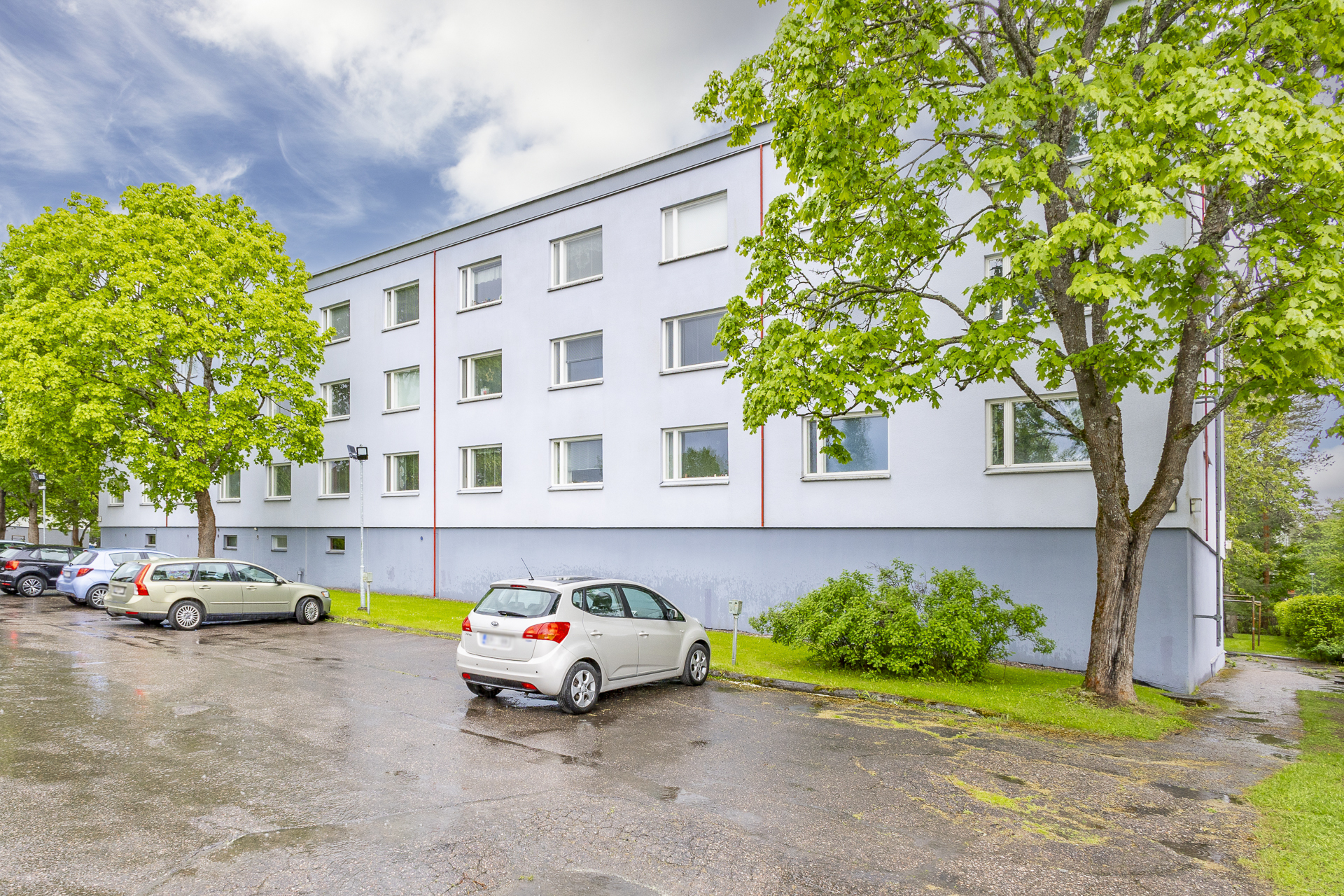 taloyhtiön parkkipaikkoja