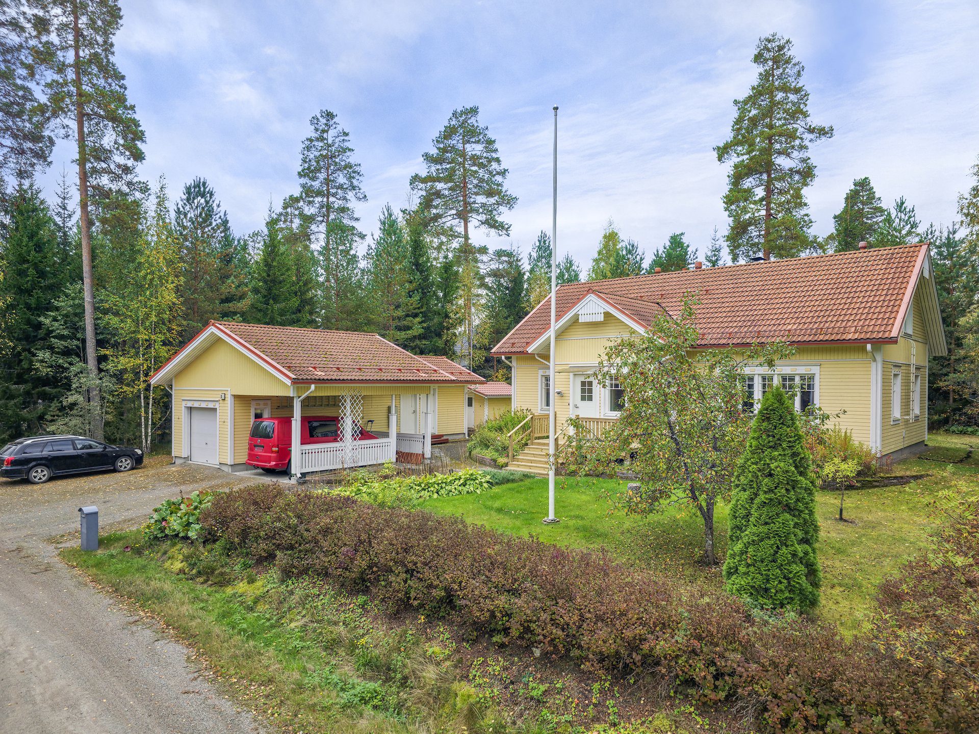 Läntinen Puistotie 3, Taavetti, Luumäki