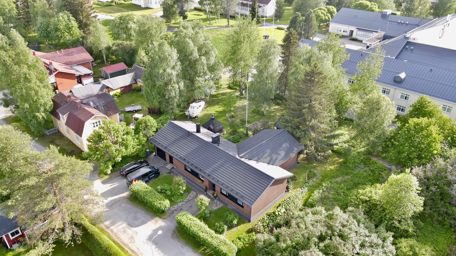 Kaunis opiston alue rajanaapurina
