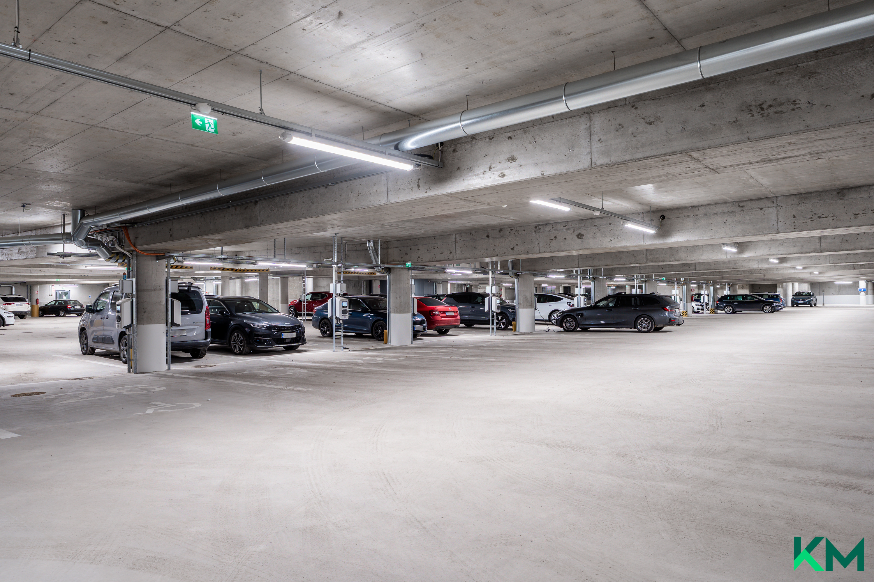 Pihakannen alla yhtiön autohallipaikat