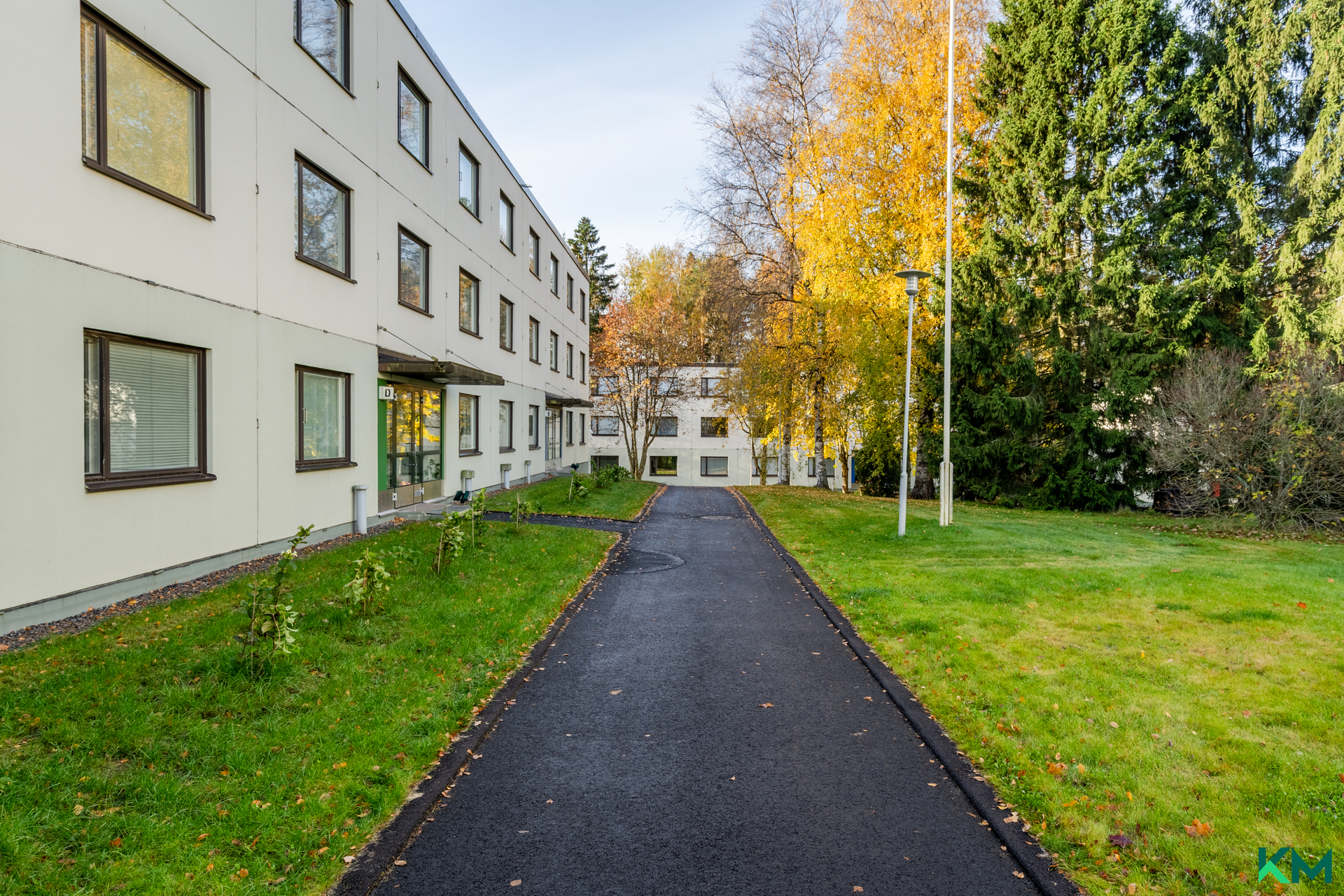 Hieinosti hoidettu taloyhtiö ja pihapiiri