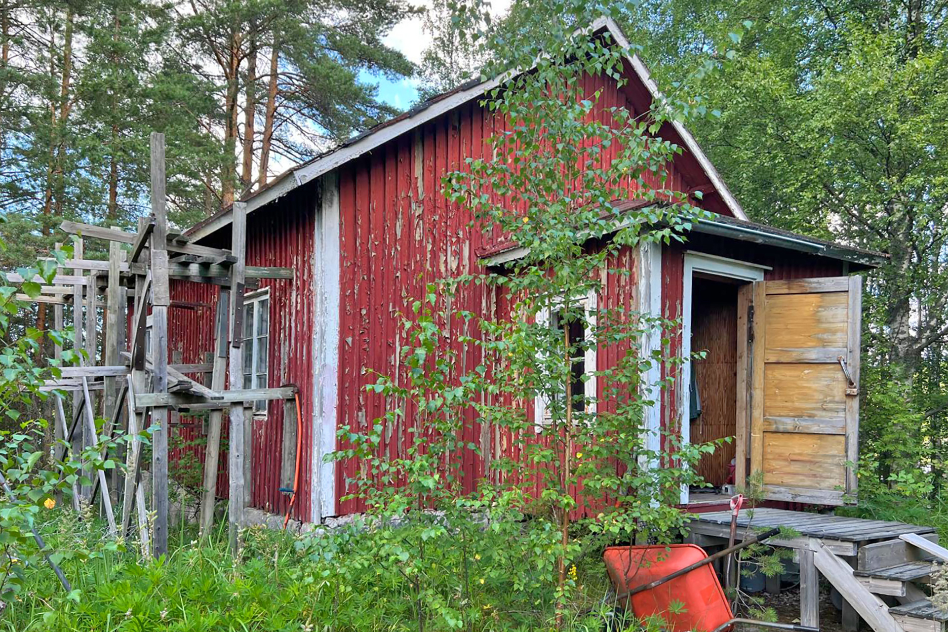 Vanha päärakennus etusivulta.