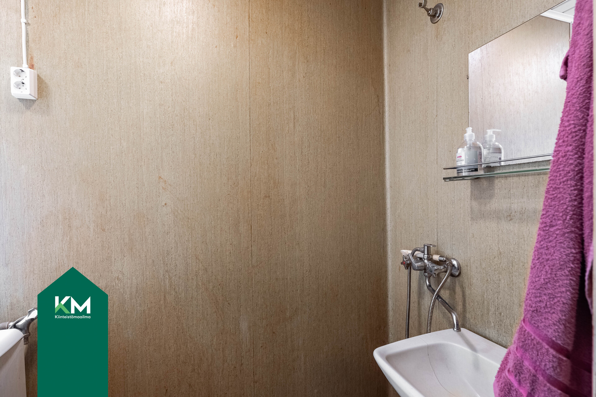 WC:ssä myös suihkumahdollisuus