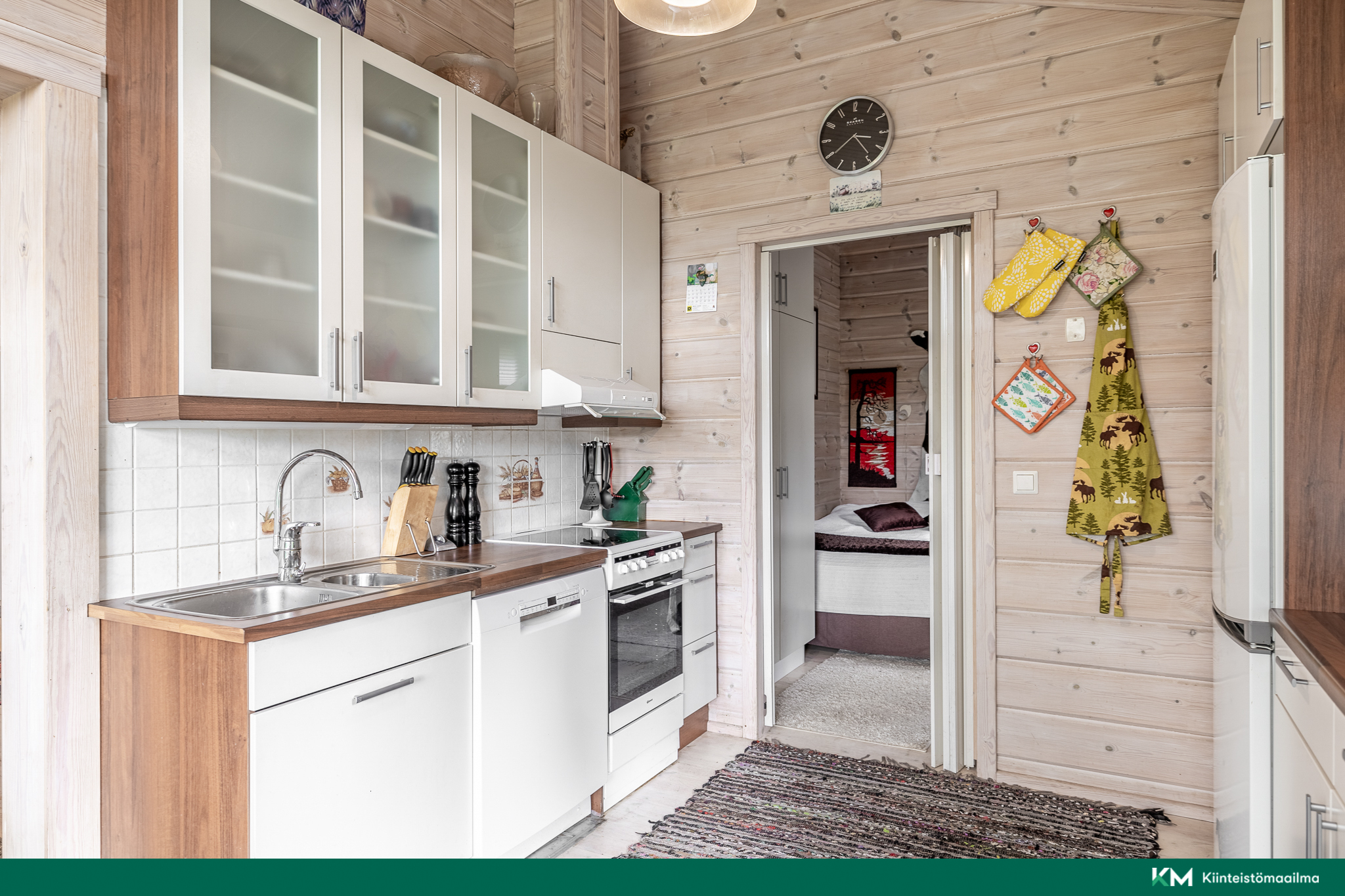 Keittiöstä kulku makuuhuoneeseen