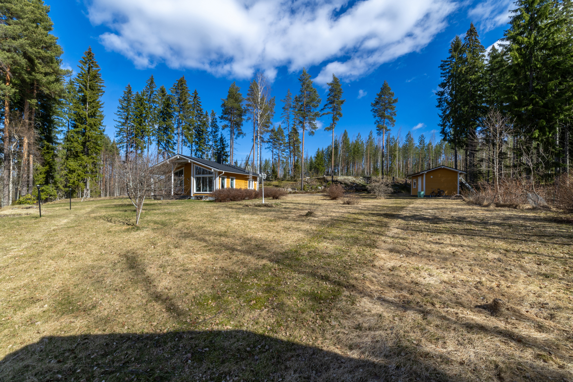 Saunalta mökille päin katsottuna