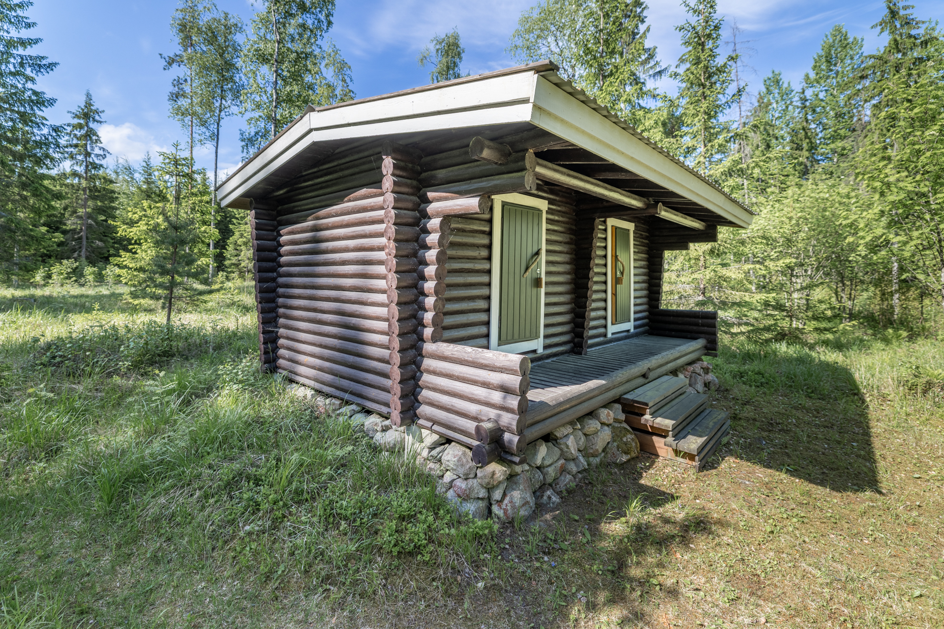2-osainen hirsiaitta