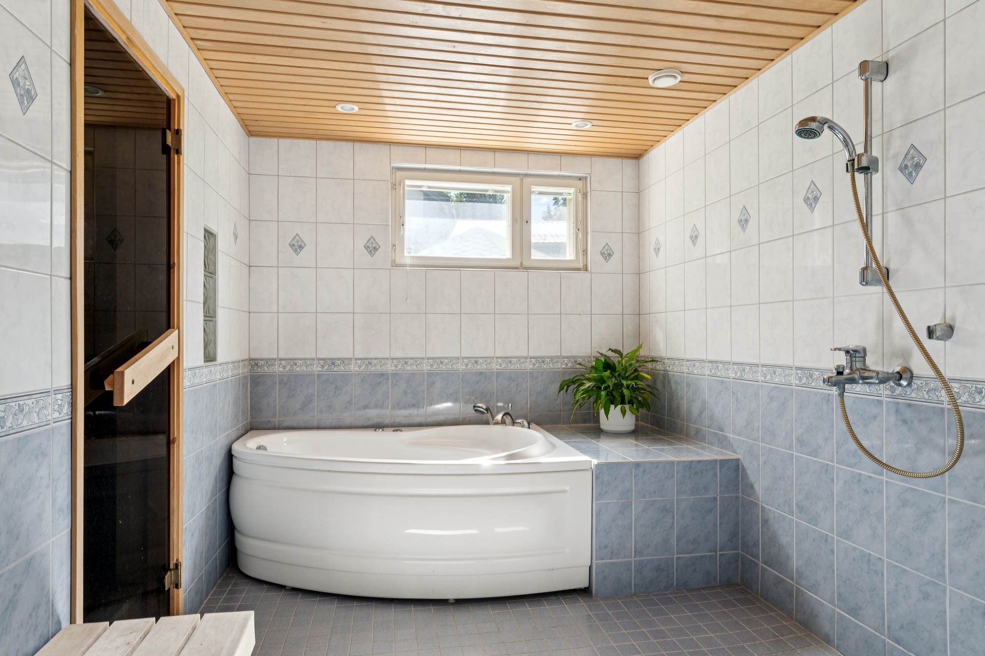 Uudisraivaajantie 24a, Töyrynummi, Helsinki