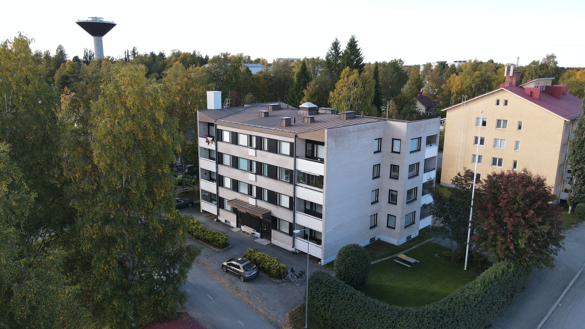 Julkisivu 