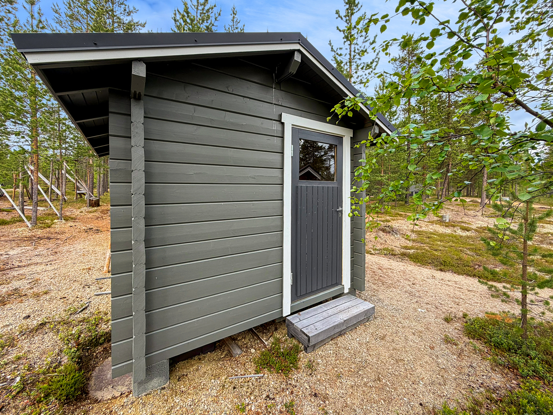 Ulkohuussi/varastorakennus