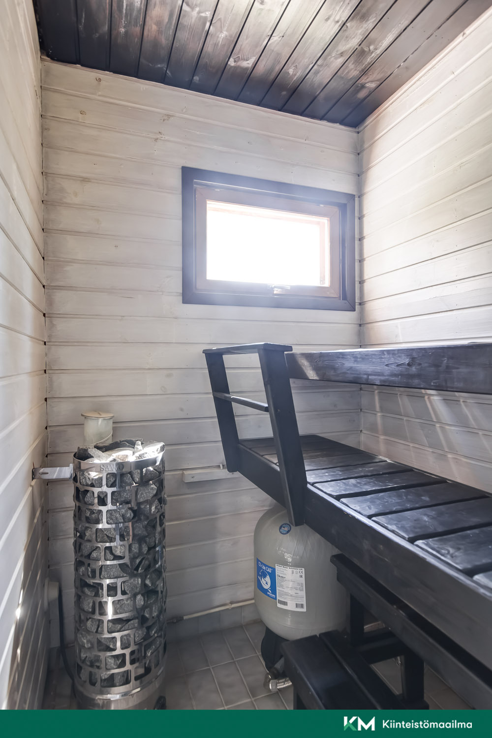 Päärakennuksen sähkösauna