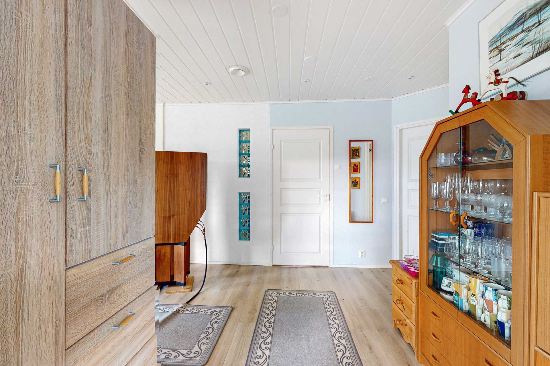 Makuuhuoneiden lähettyvillä wc/kph/sauna