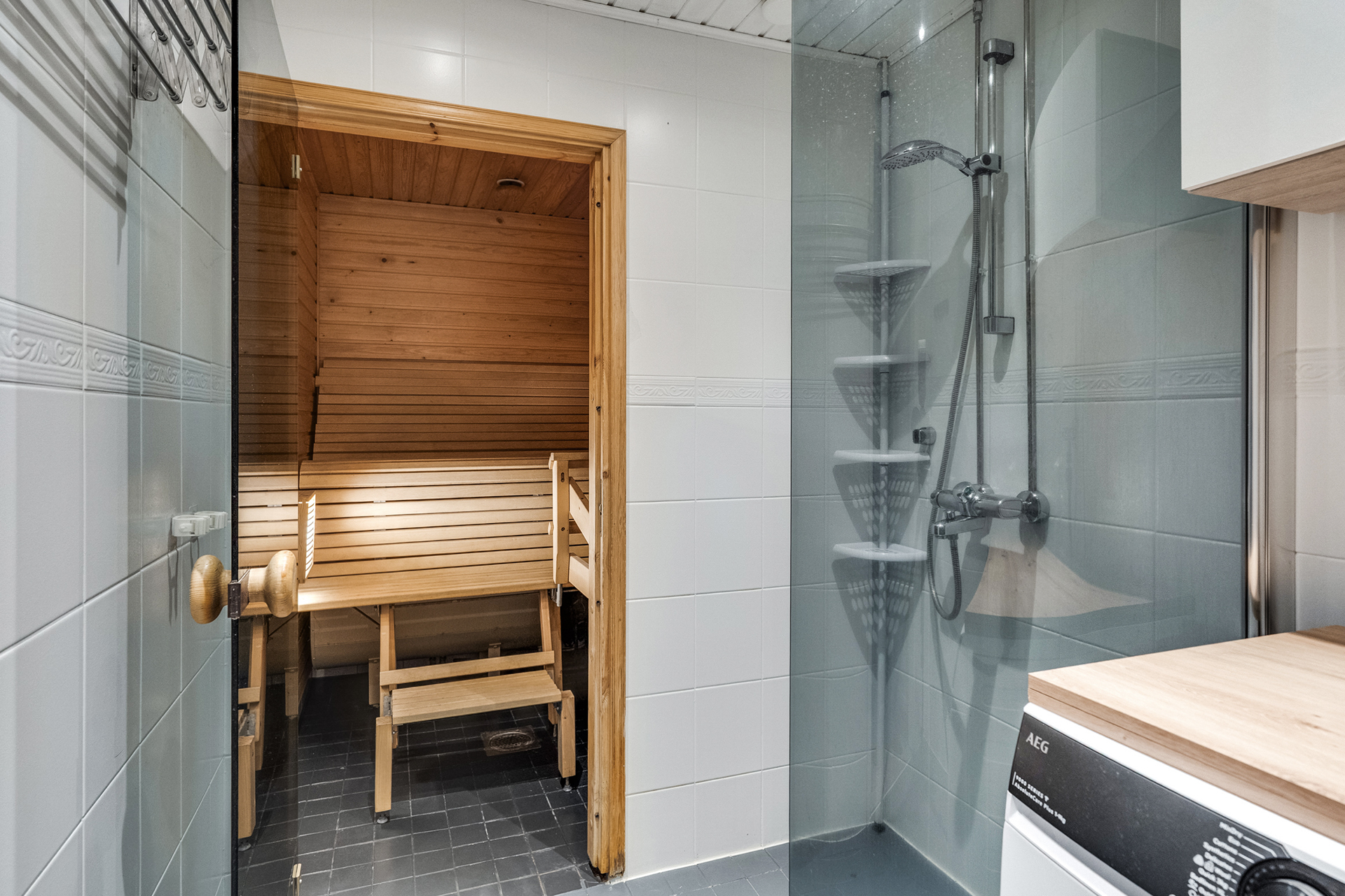 Kylpyhuone ja sauna