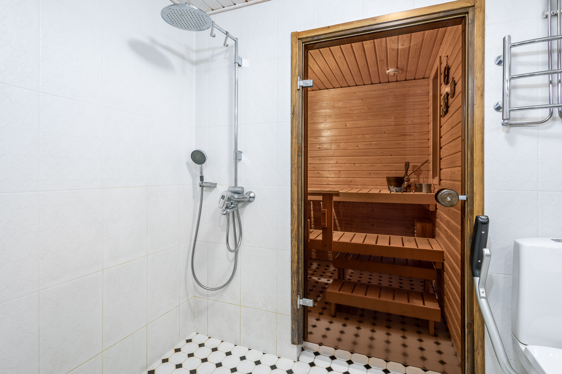 pesuhuone ja sauna