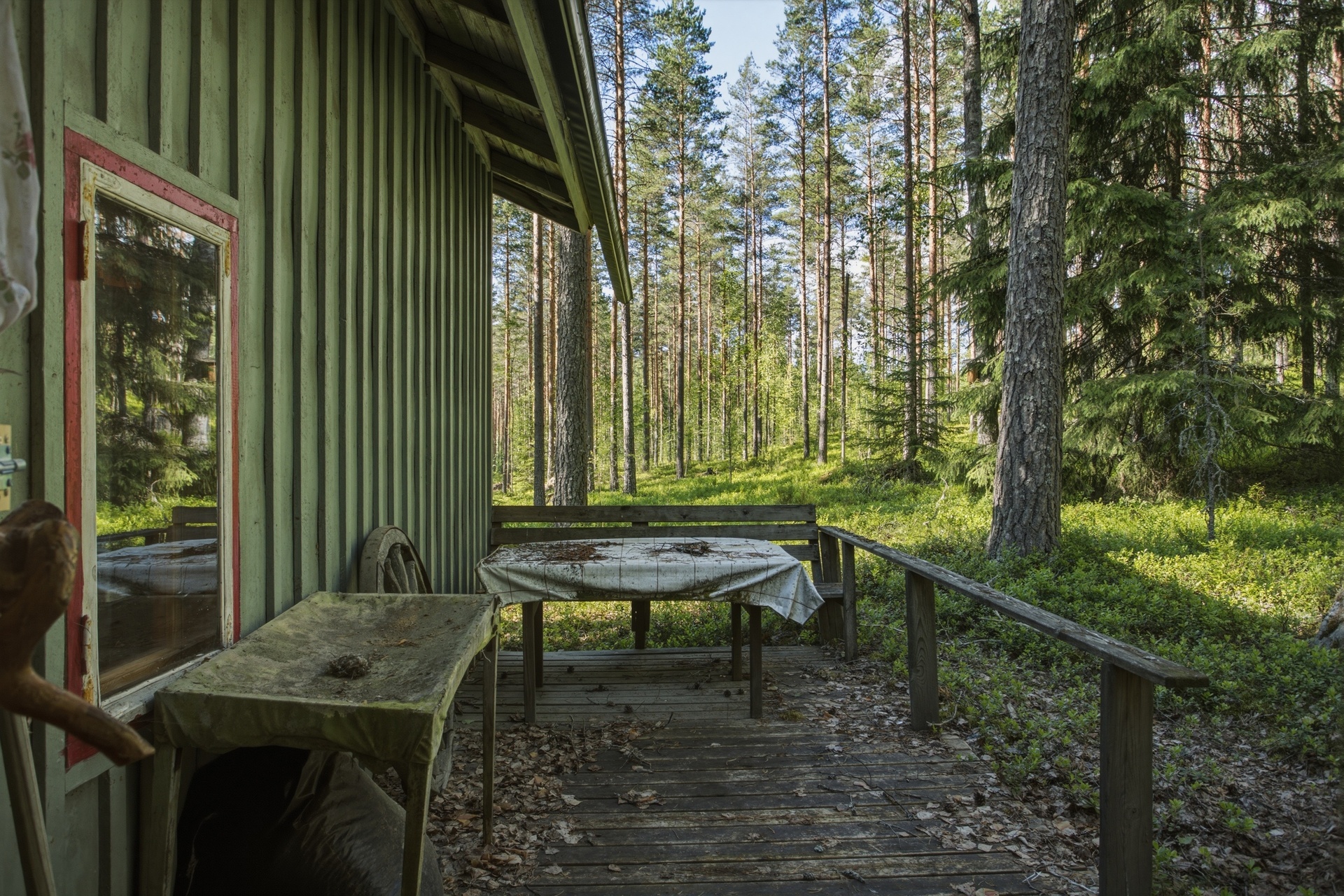 Päämökin takaterassi