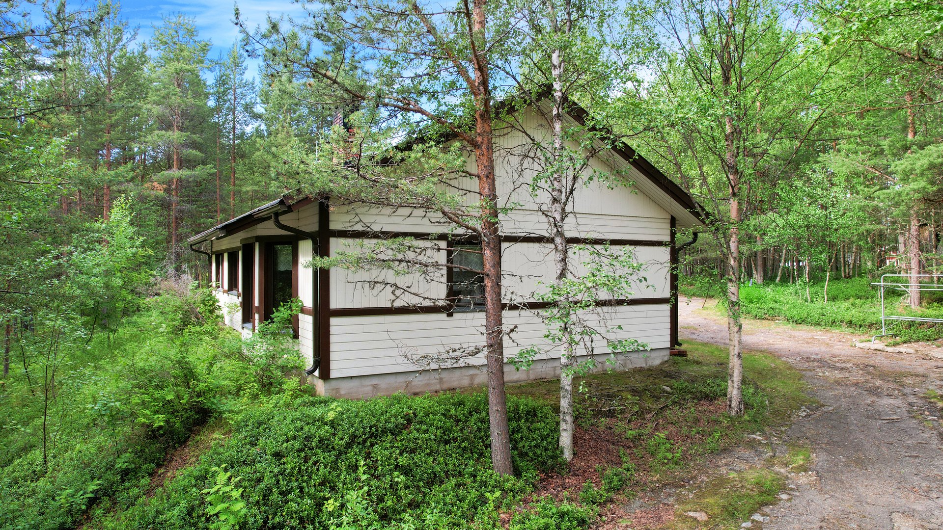 Julkisivu