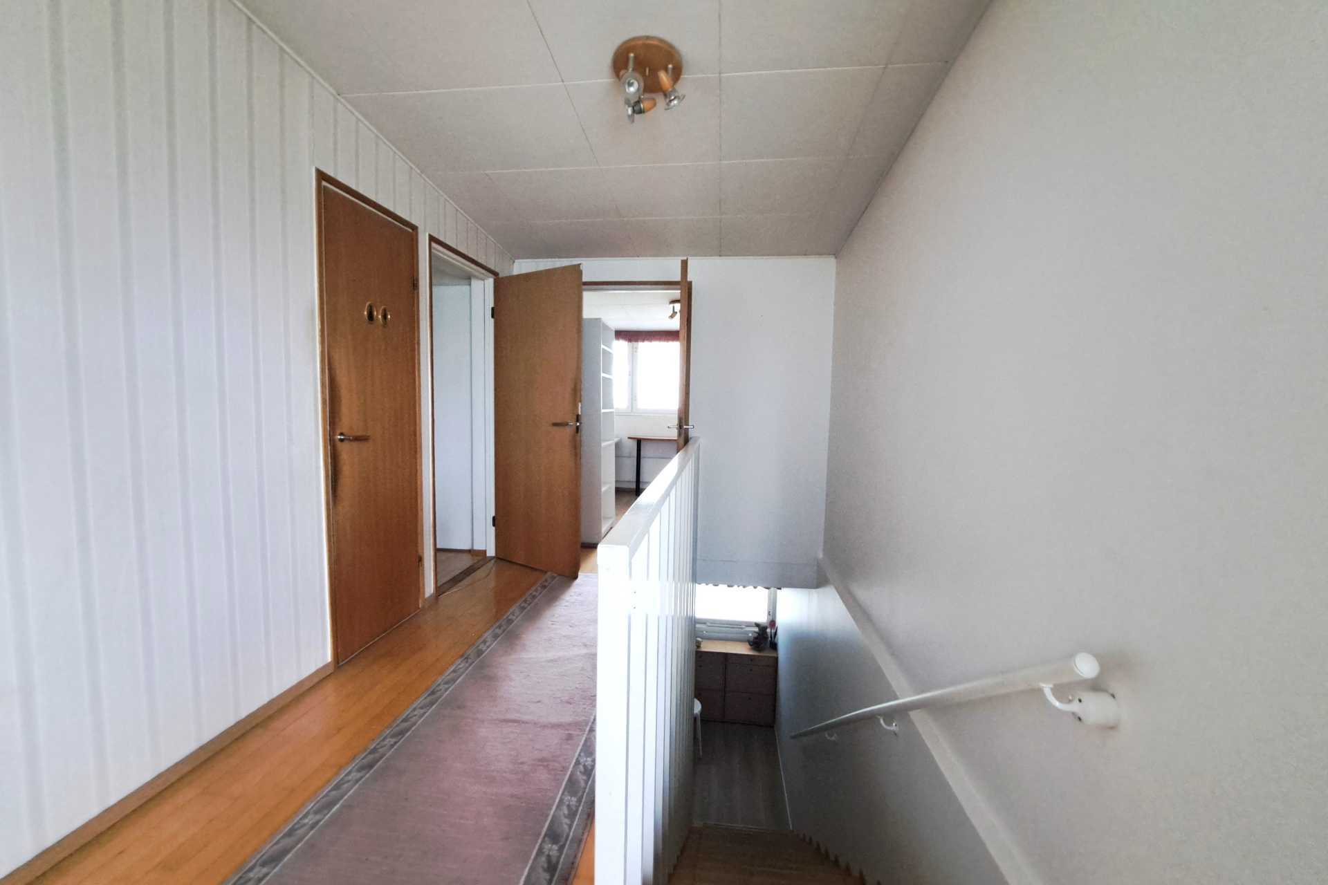 portaikkoa_käynti huoneisiin