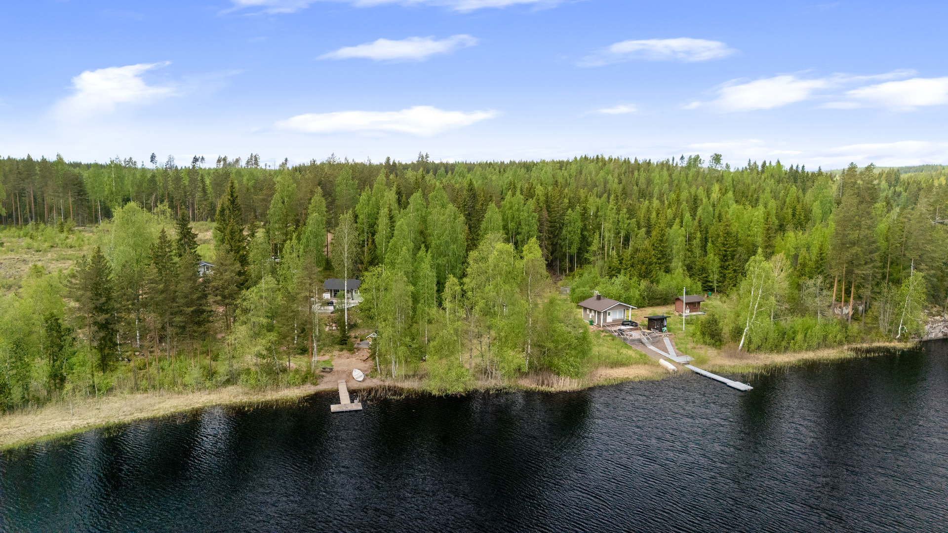 vasemmalla mökki 136, oikealla 138