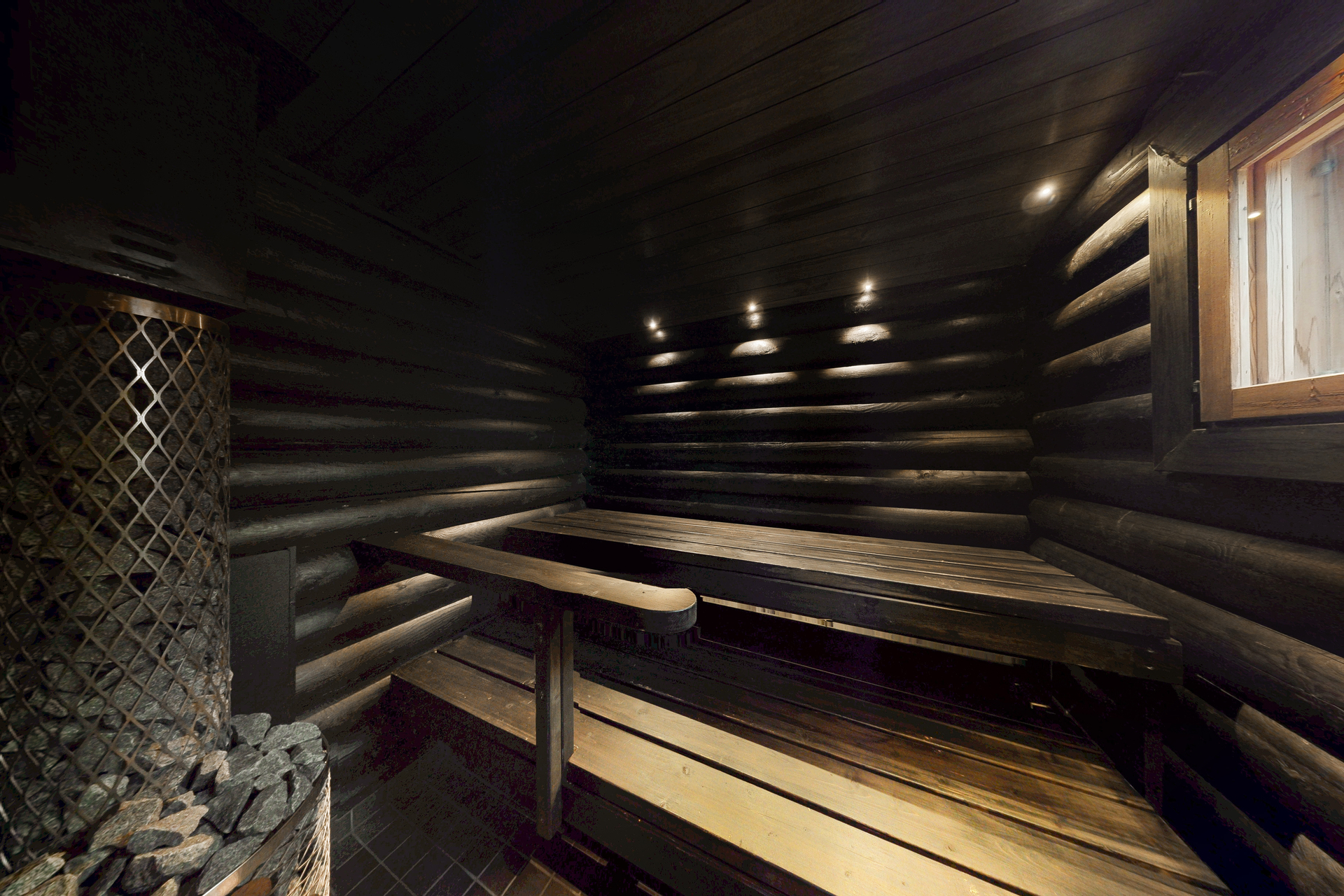 Puulämmitteinen sauna