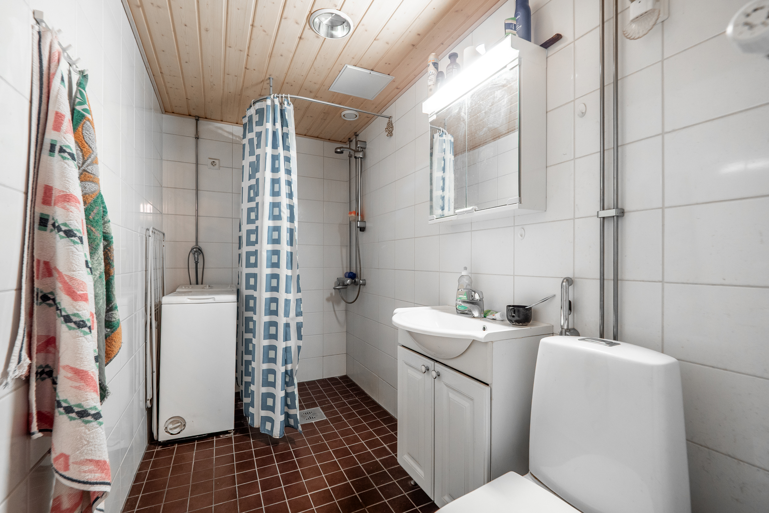 Kylpyhuone remontoitu putkiremontin yhteydessä