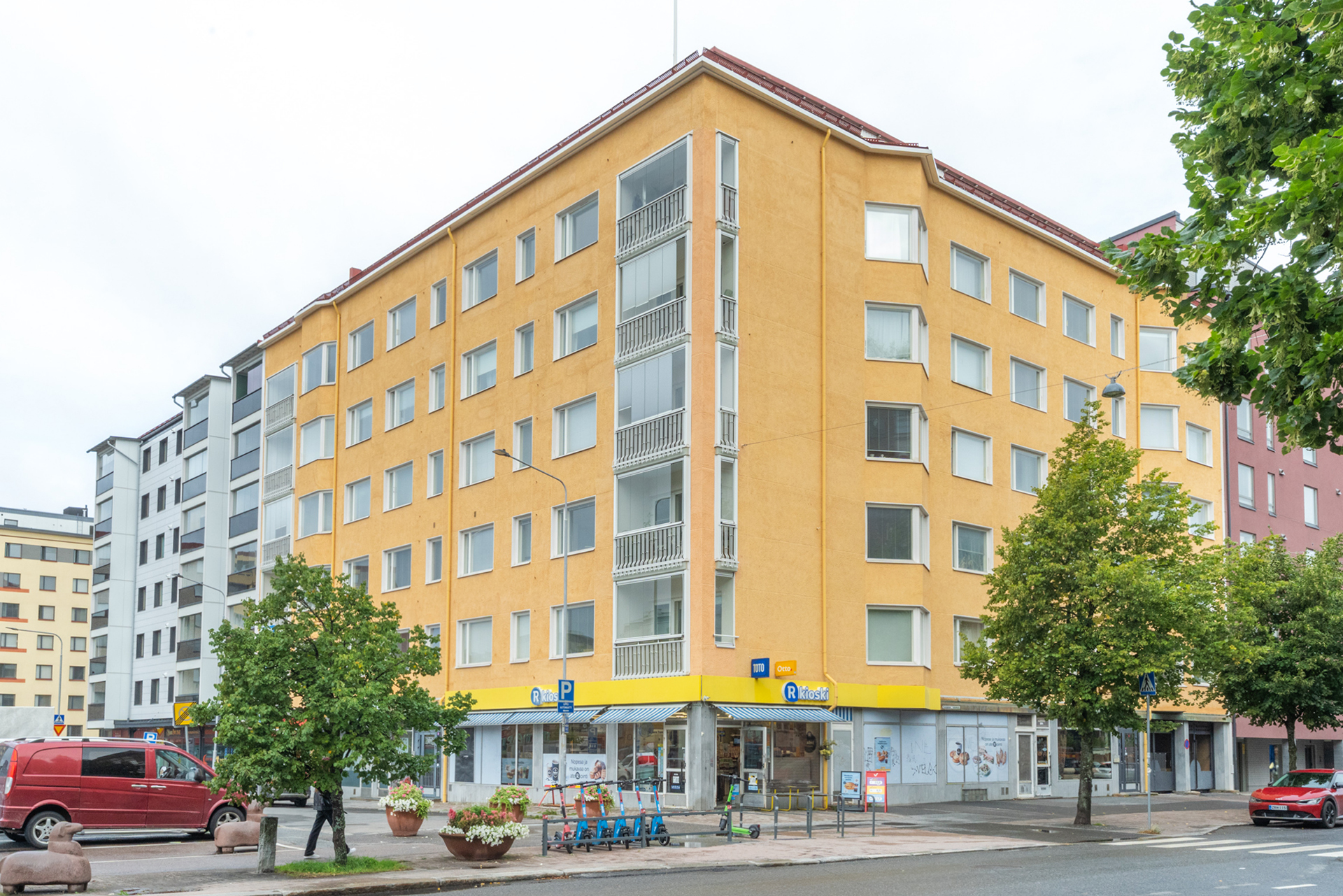 Julkisivu