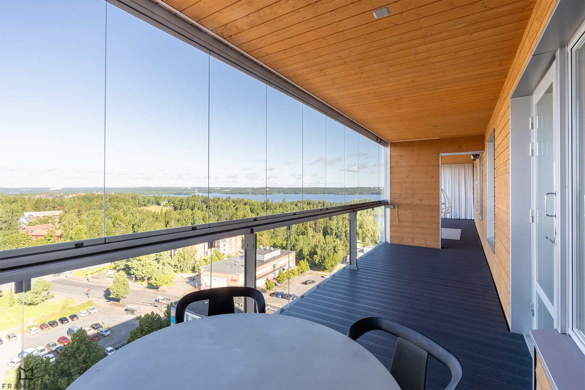 Parvekkeella on kokoa yhteensä 32 m² 